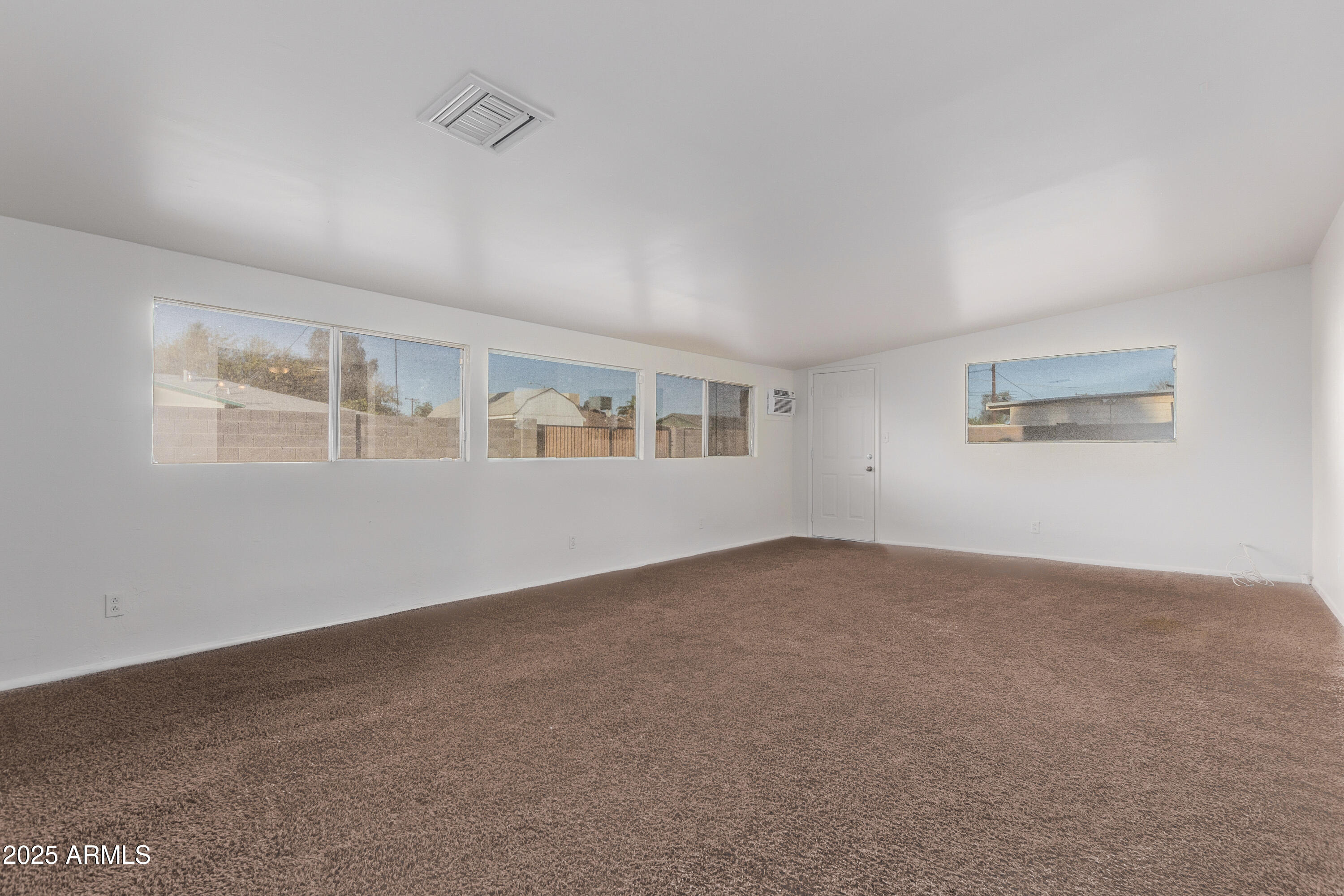 142 W IVANHOE Place