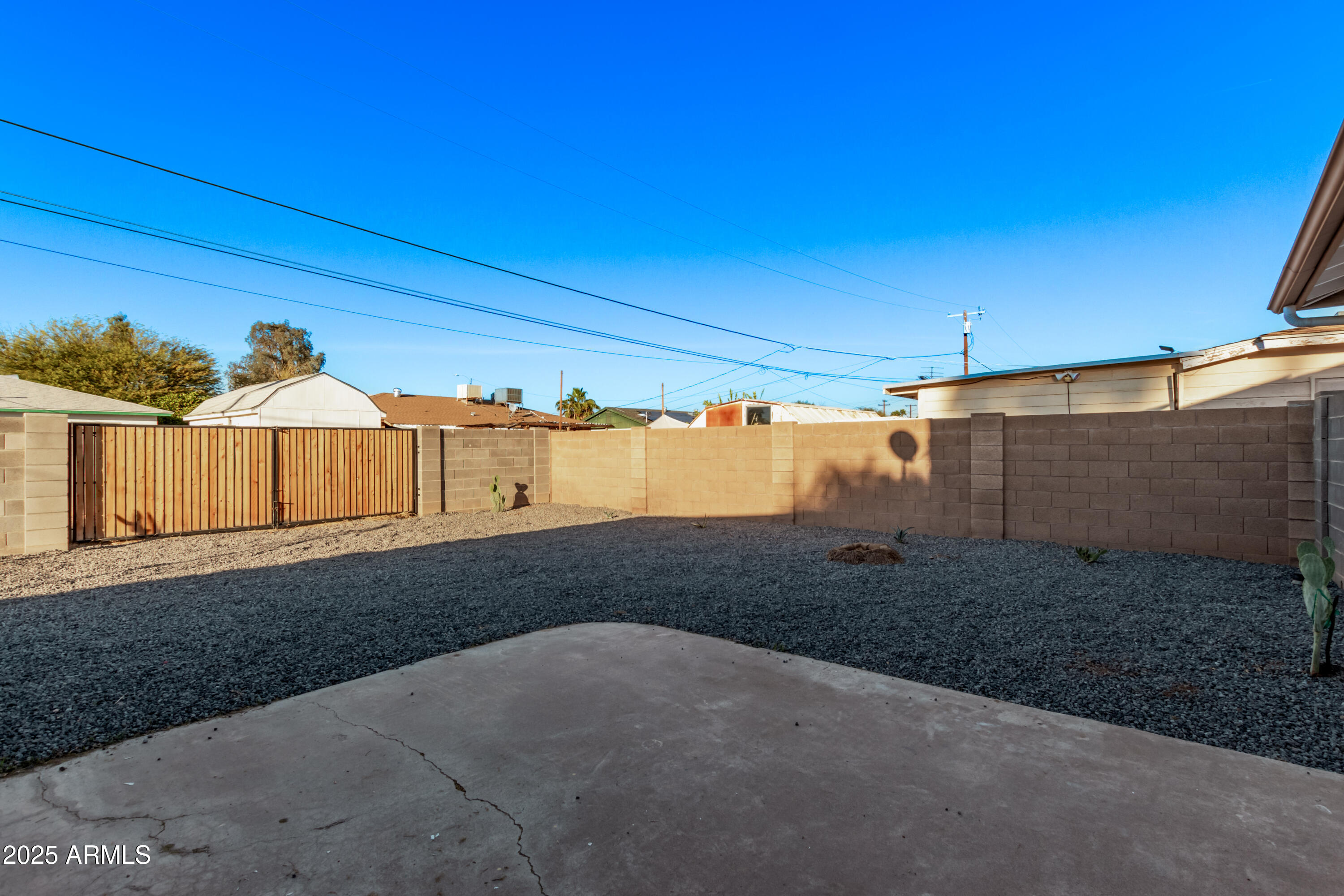 142 W IVANHOE Place
