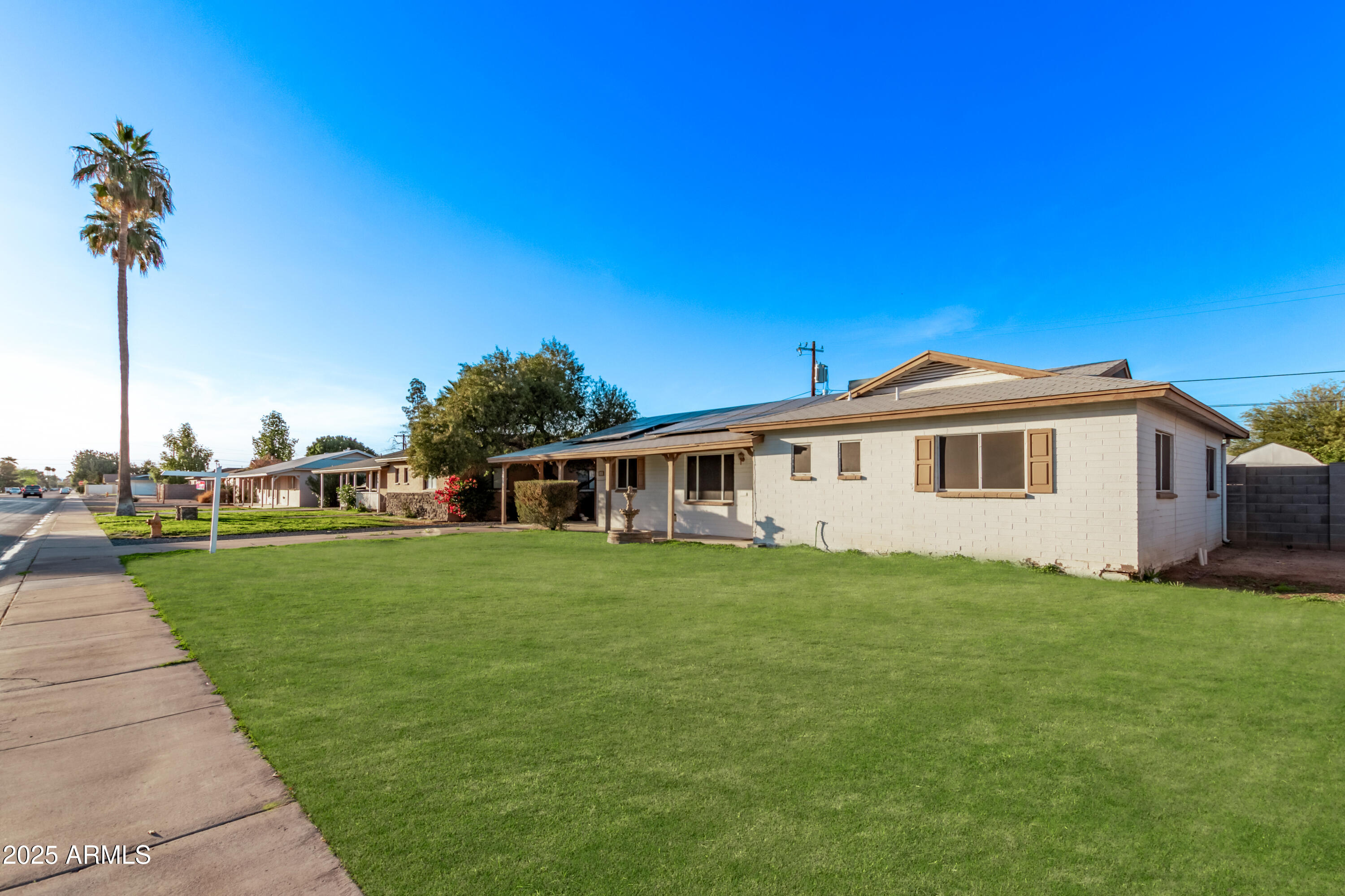 142 W IVANHOE Place