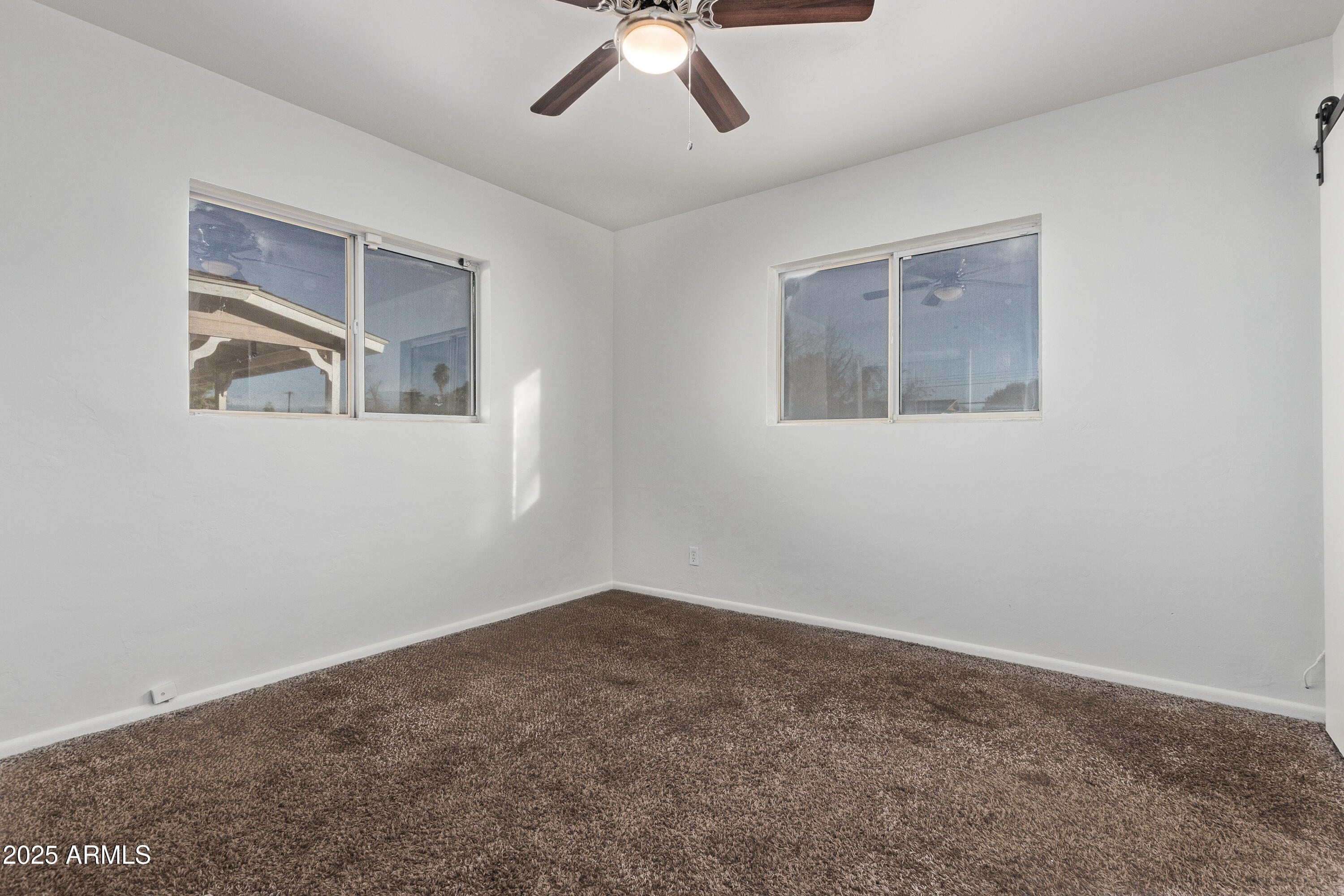 142 W IVANHOE Place