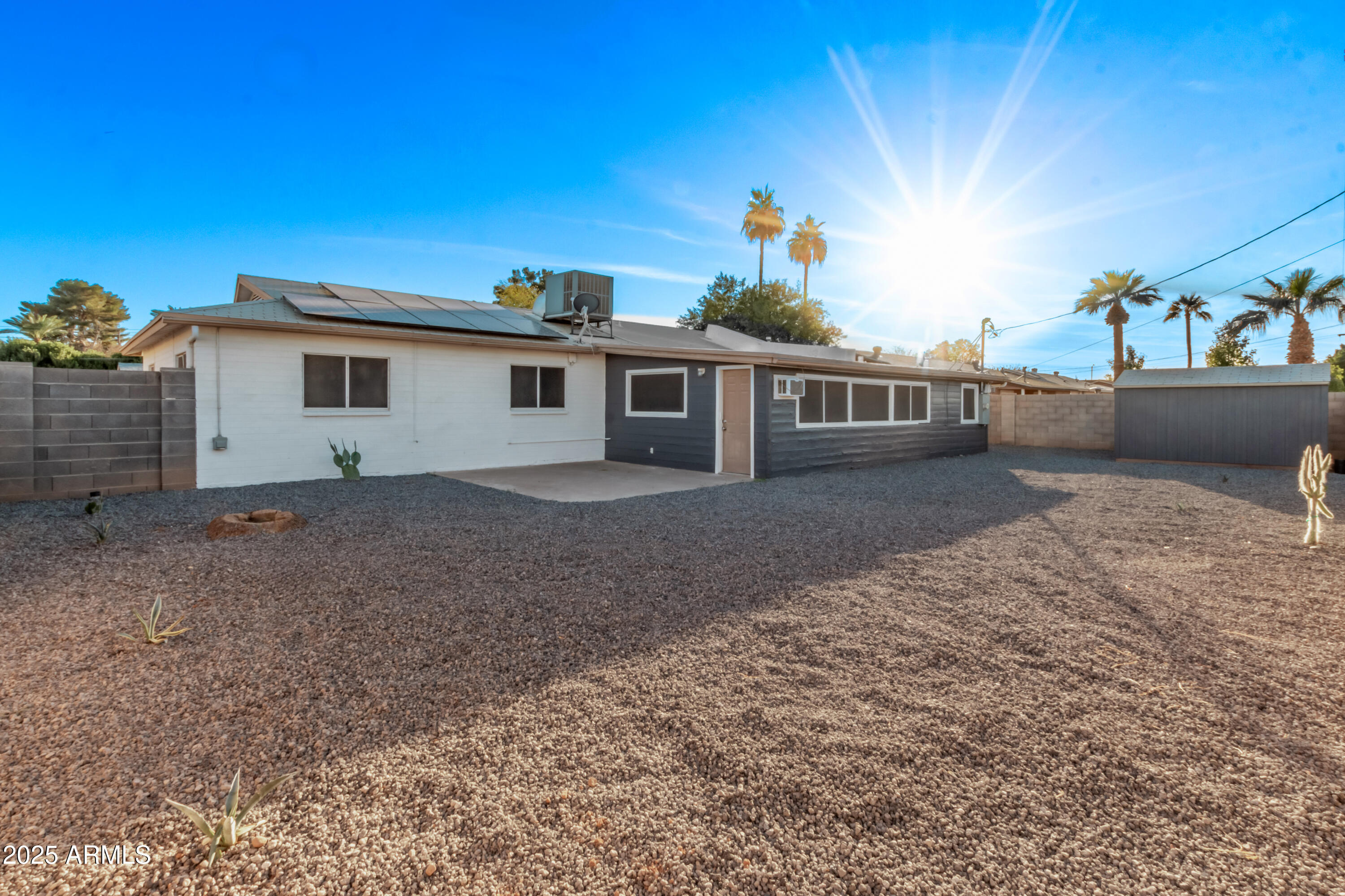 142 W IVANHOE Place