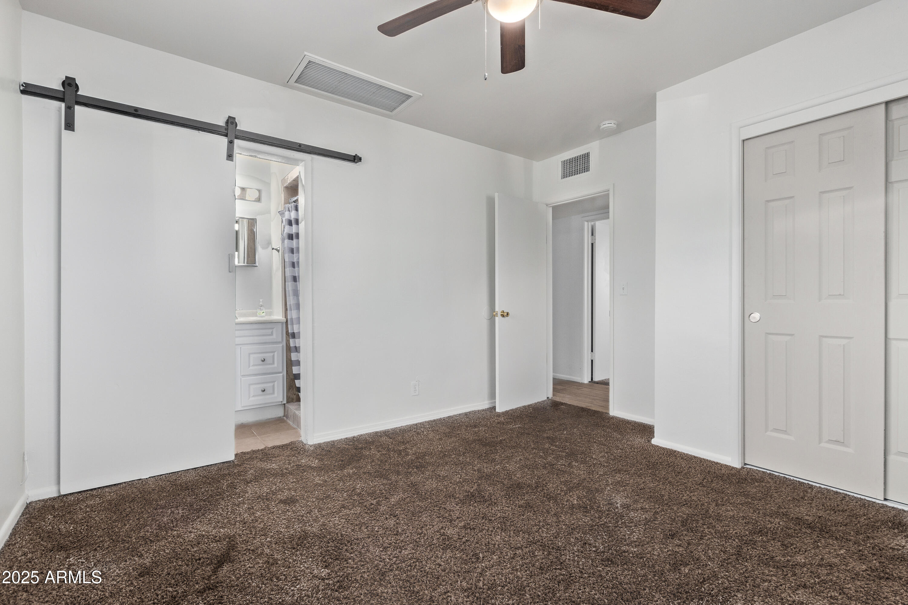142 W IVANHOE Place