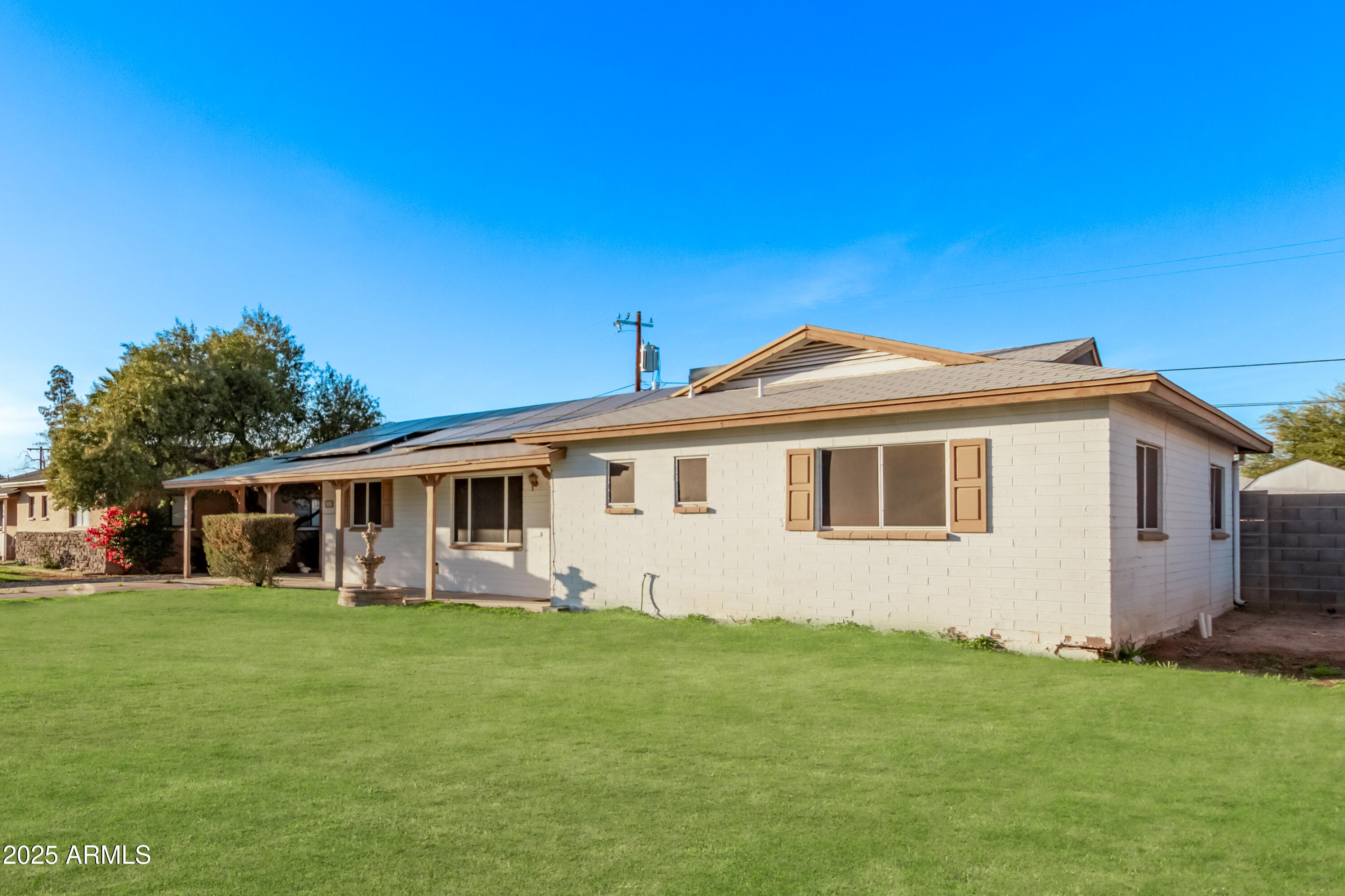 142 W IVANHOE Place