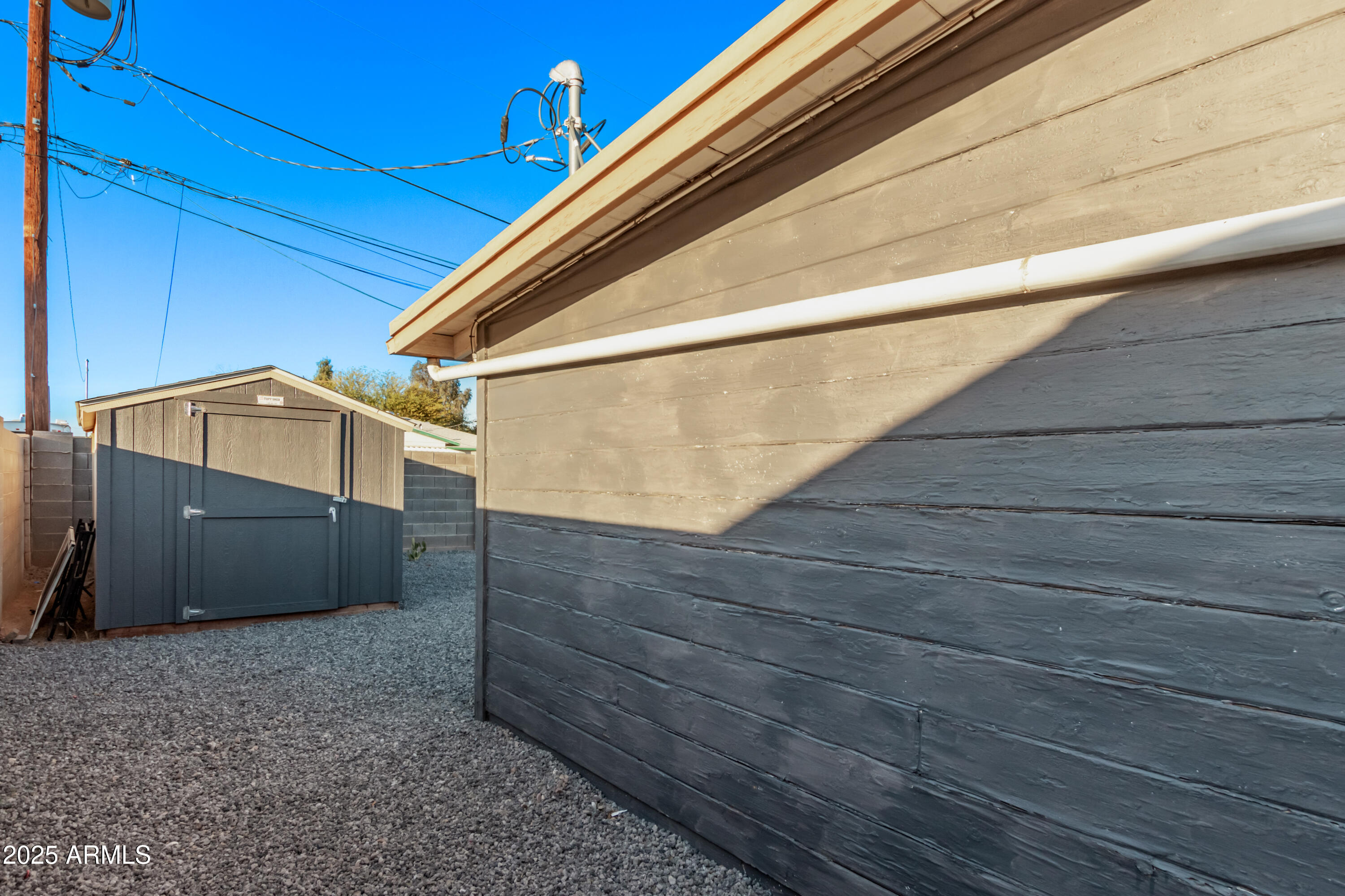 142 W IVANHOE Place