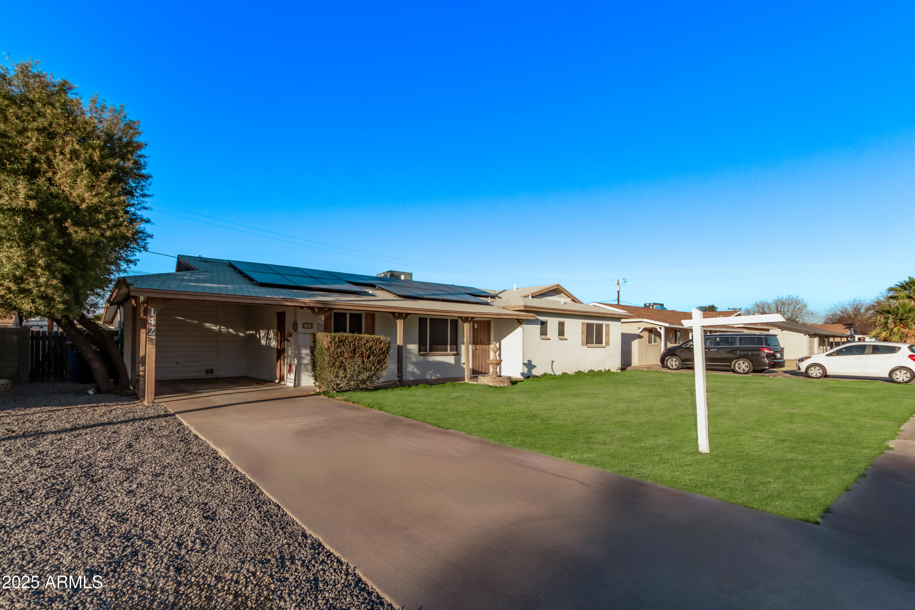 142 W IVANHOE Place