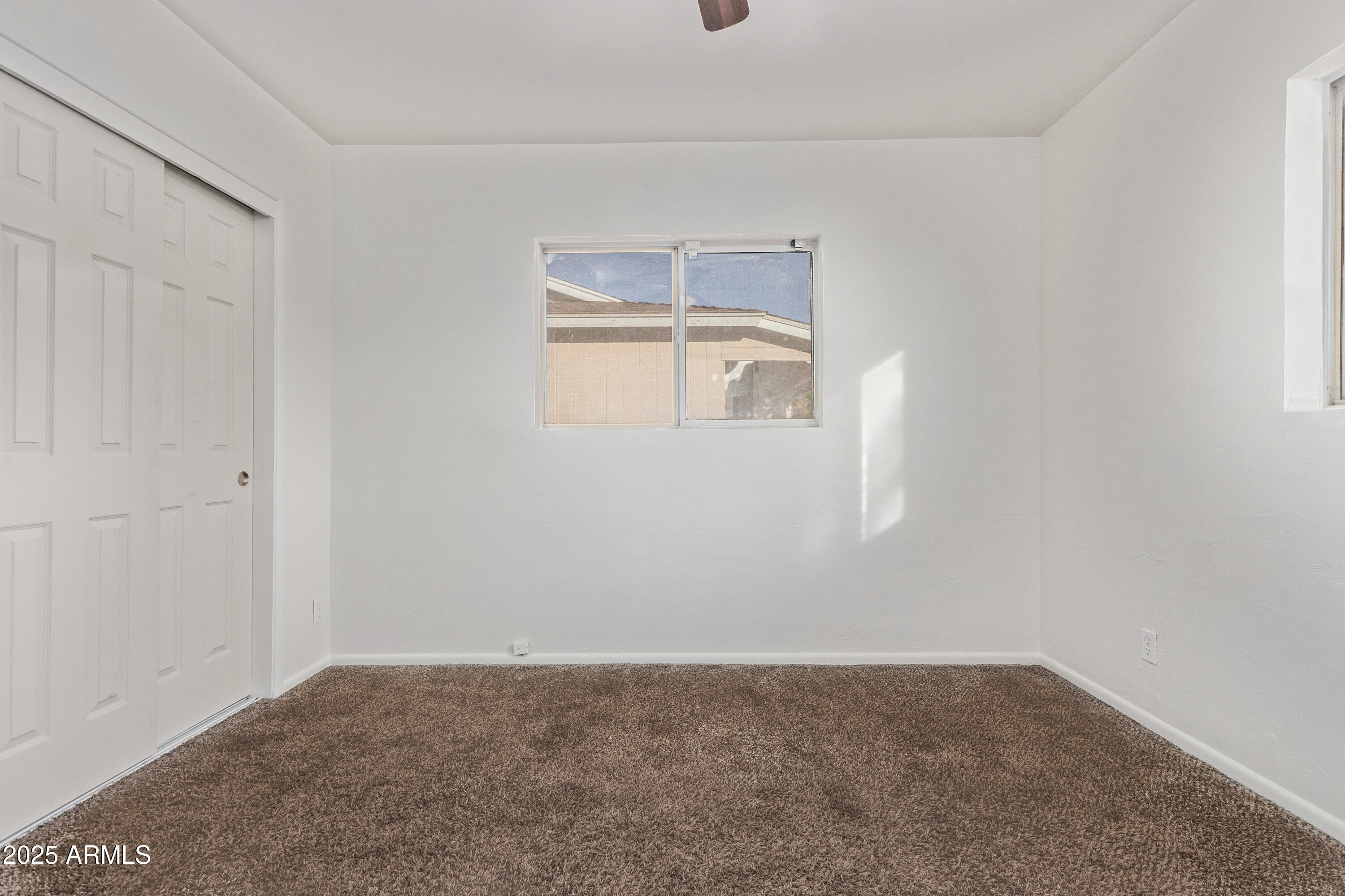 142 W IVANHOE Place