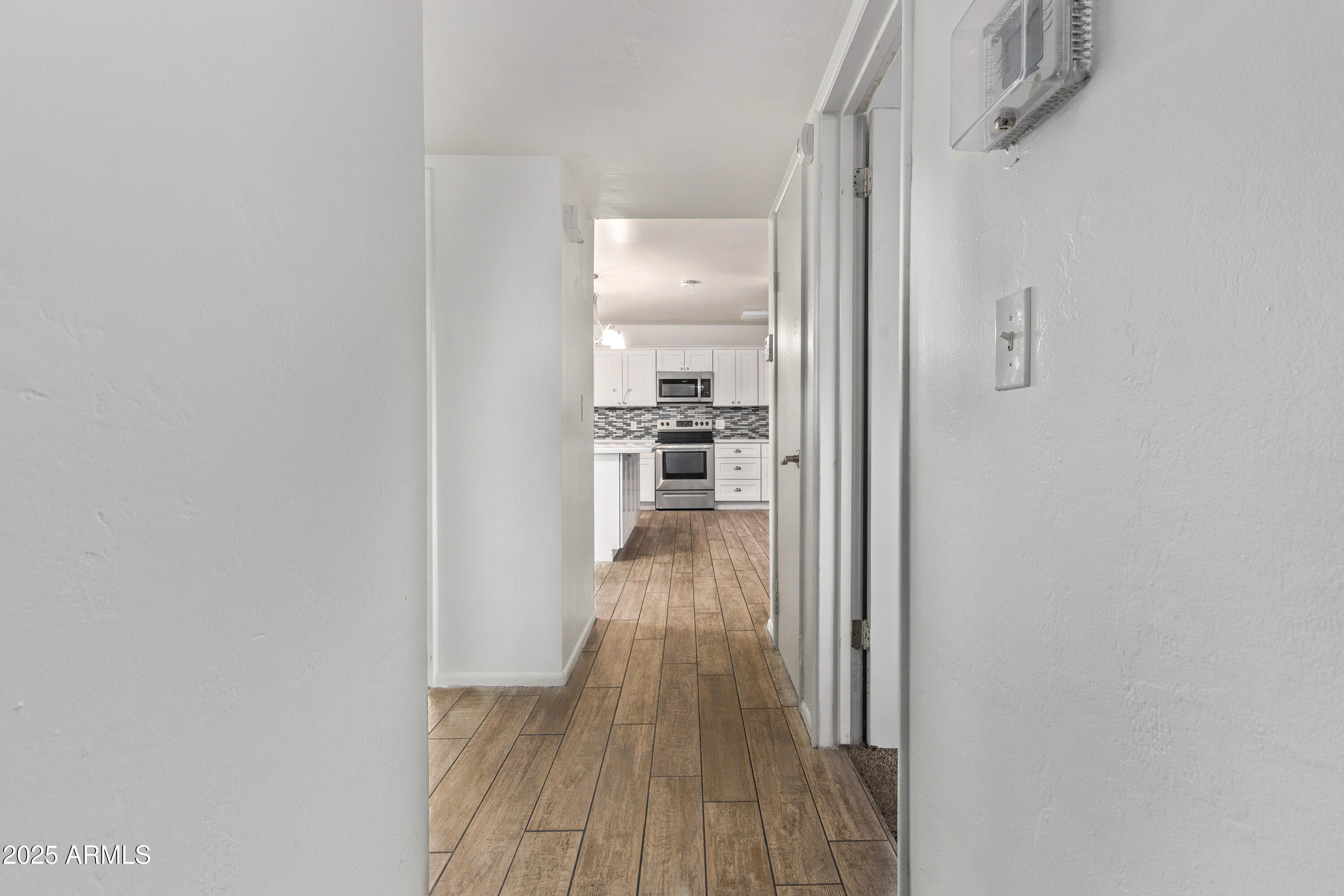 142 W IVANHOE Place