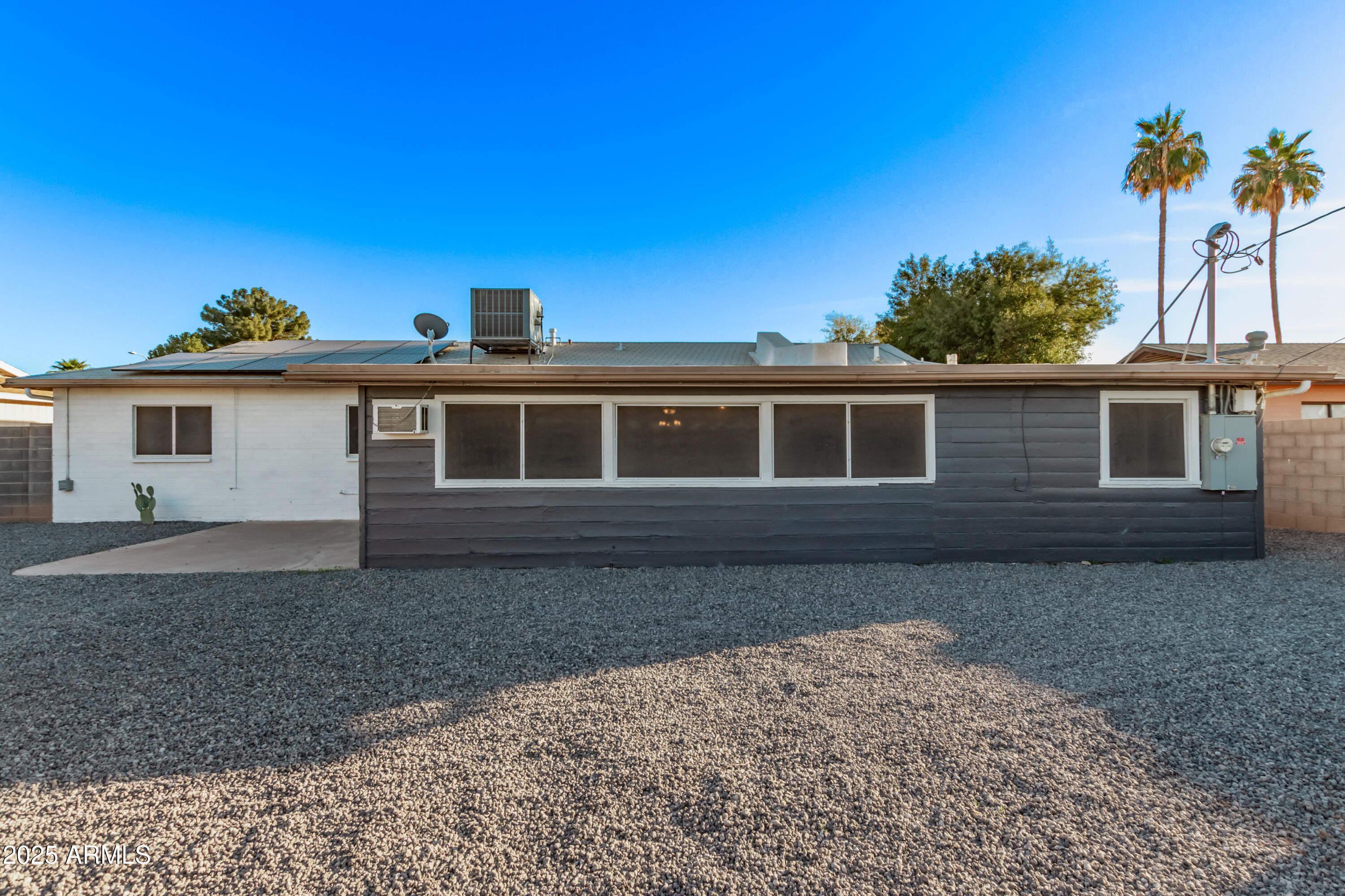 142 W IVANHOE Place