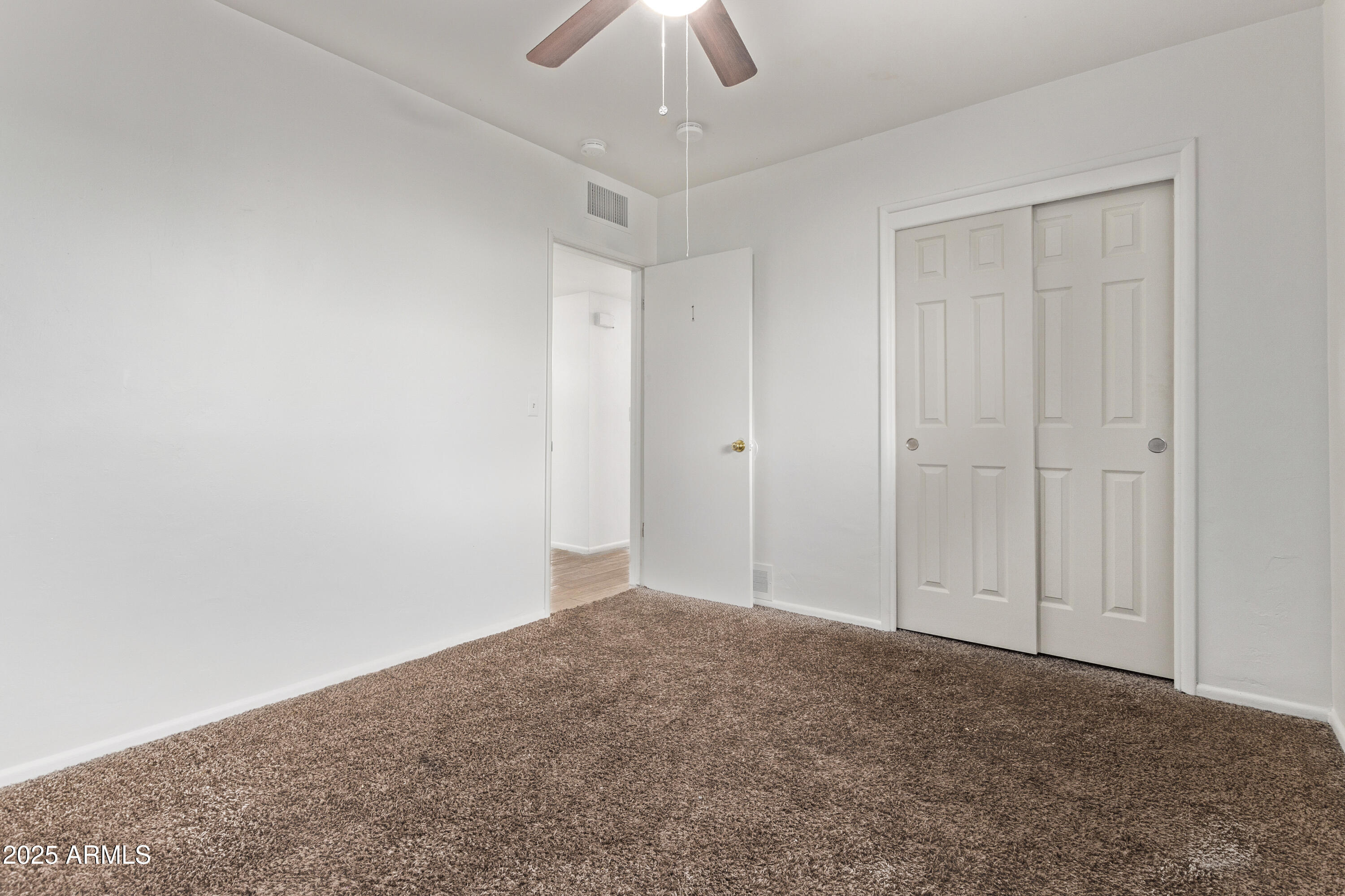 142 W IVANHOE Place