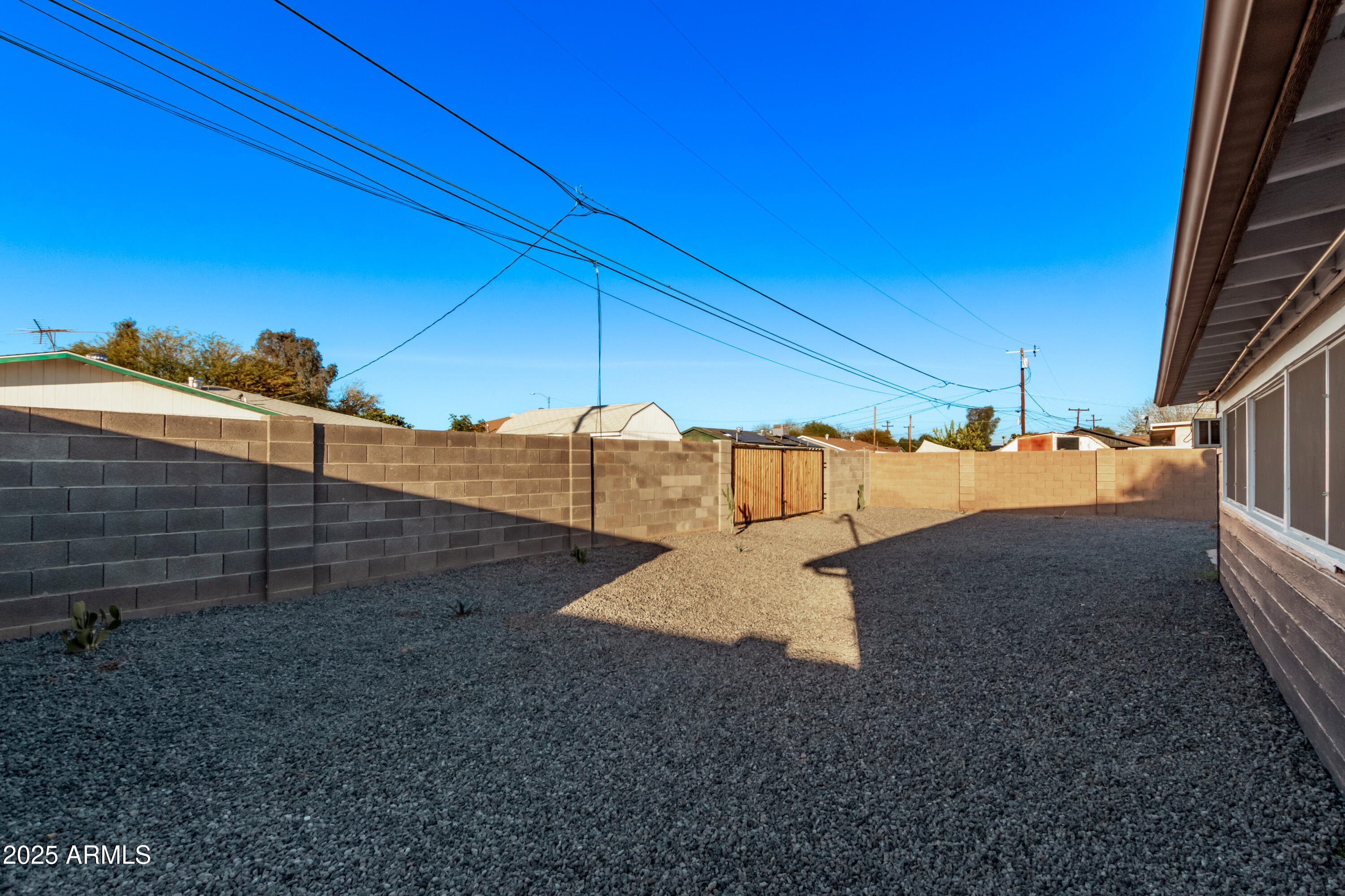 142 W IVANHOE Place