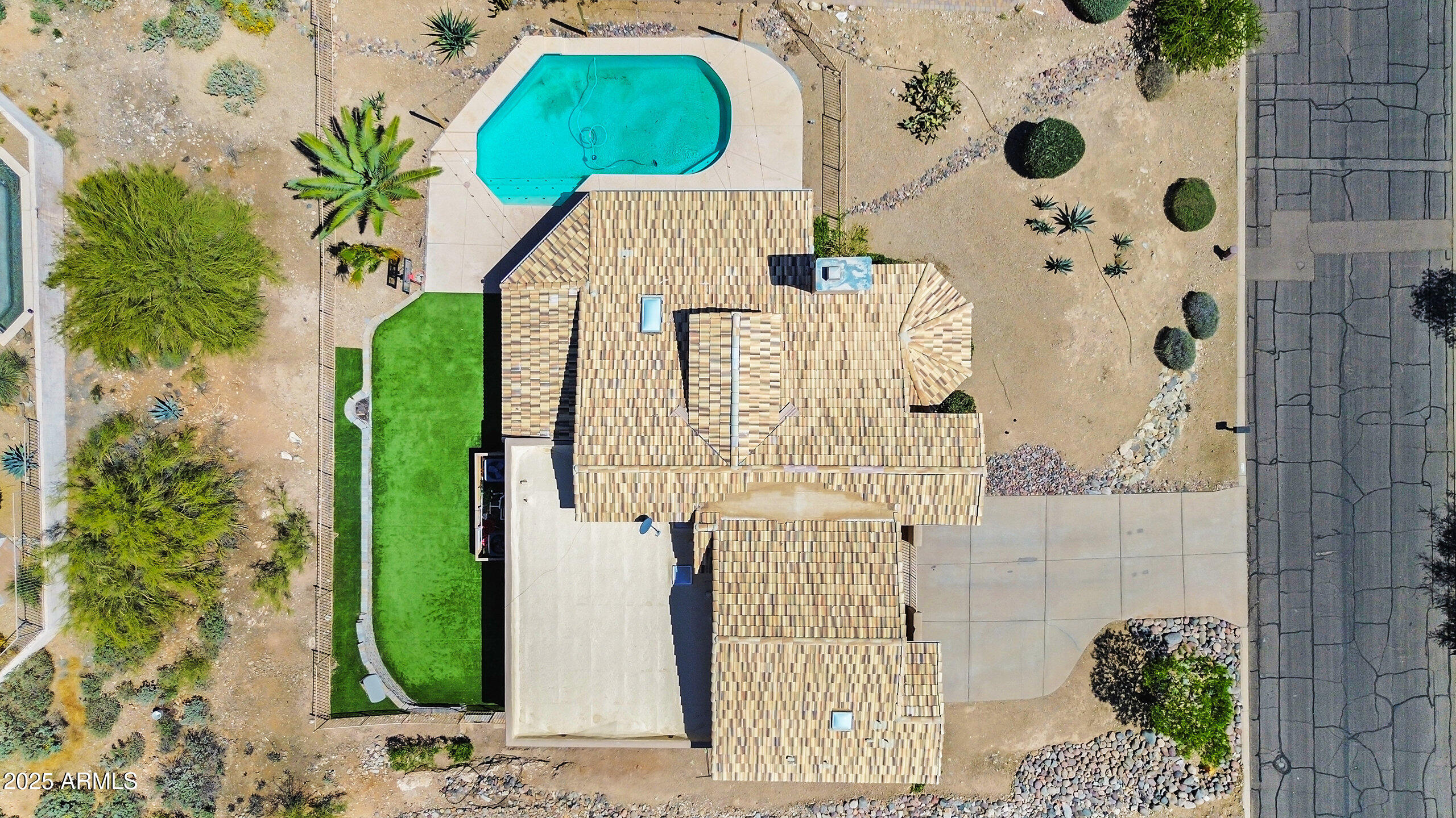 15532 E CAVERN Drive