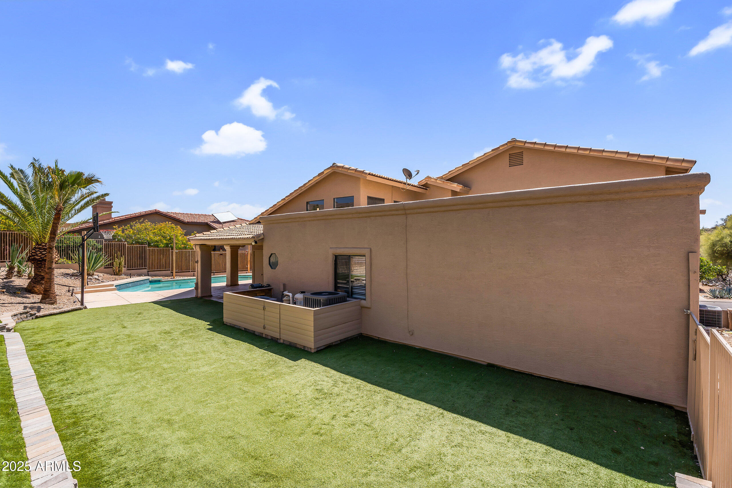 15532 E CAVERN Drive