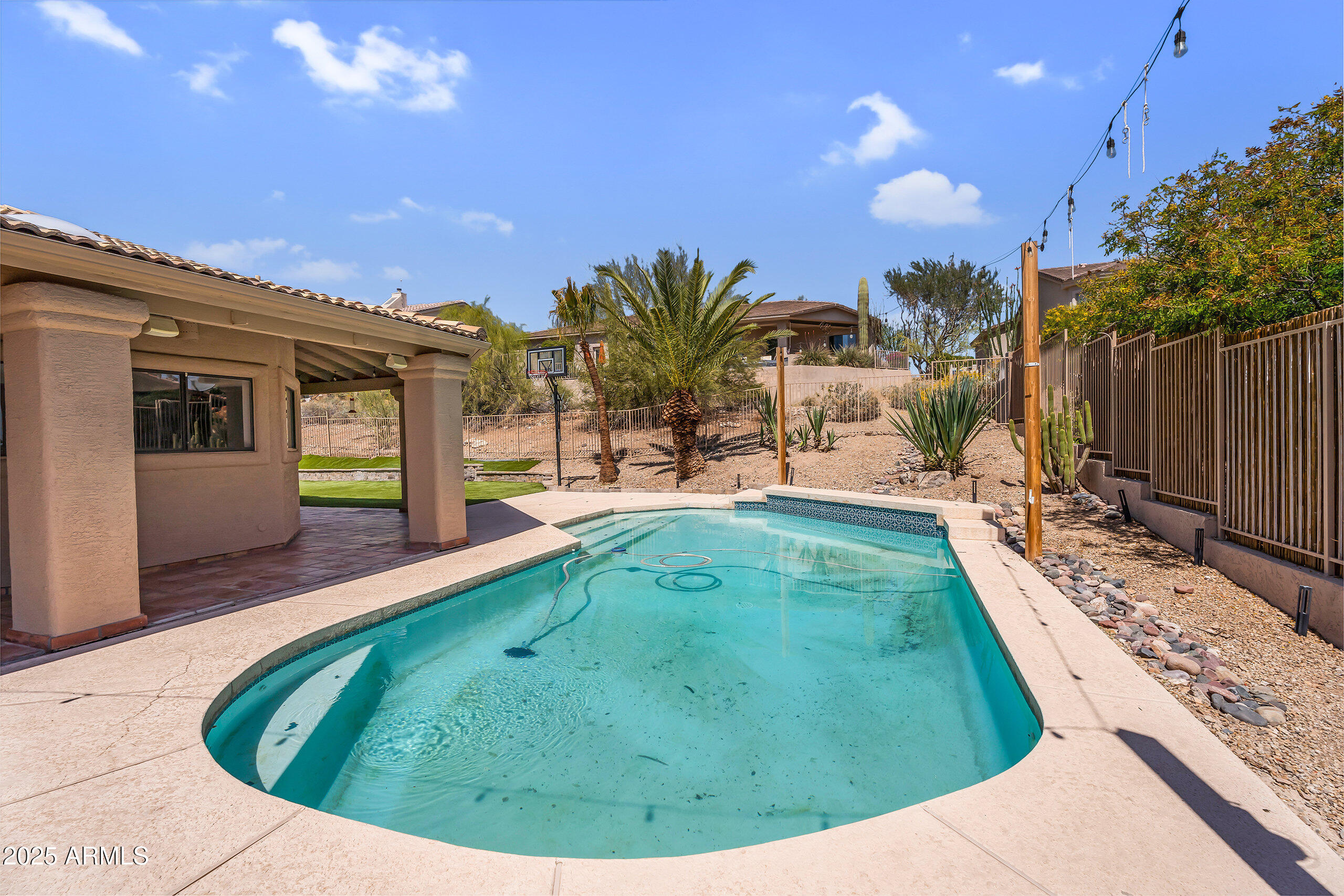 15532 E CAVERN Drive