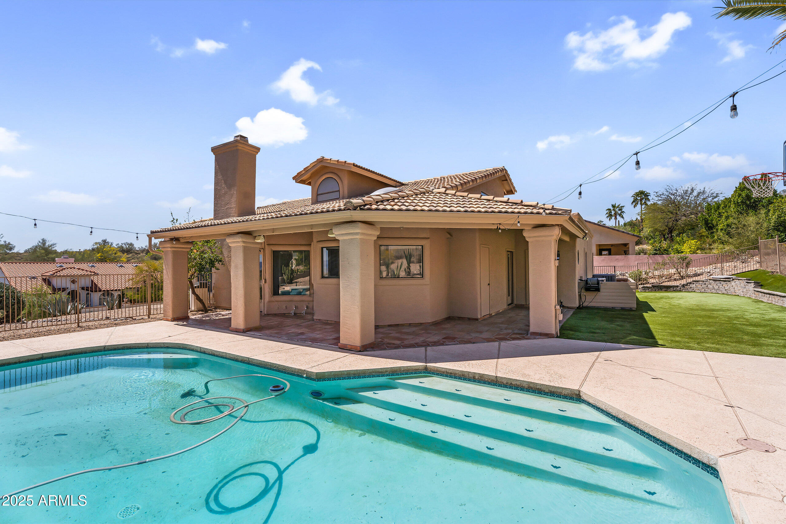 15532 E CAVERN Drive