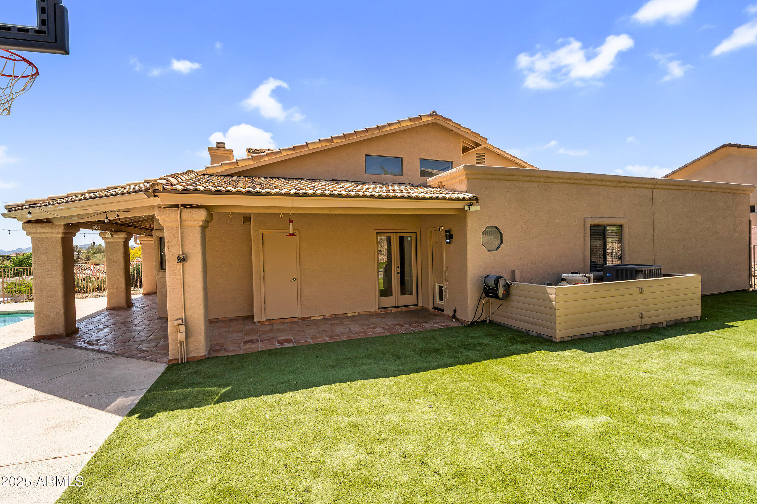 15532 E CAVERN Drive
