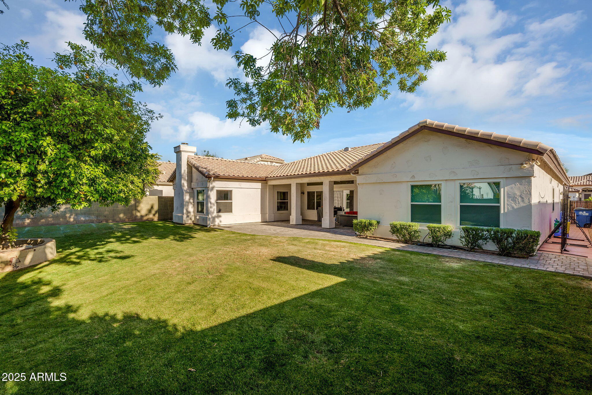 824 W MESQUITE Street