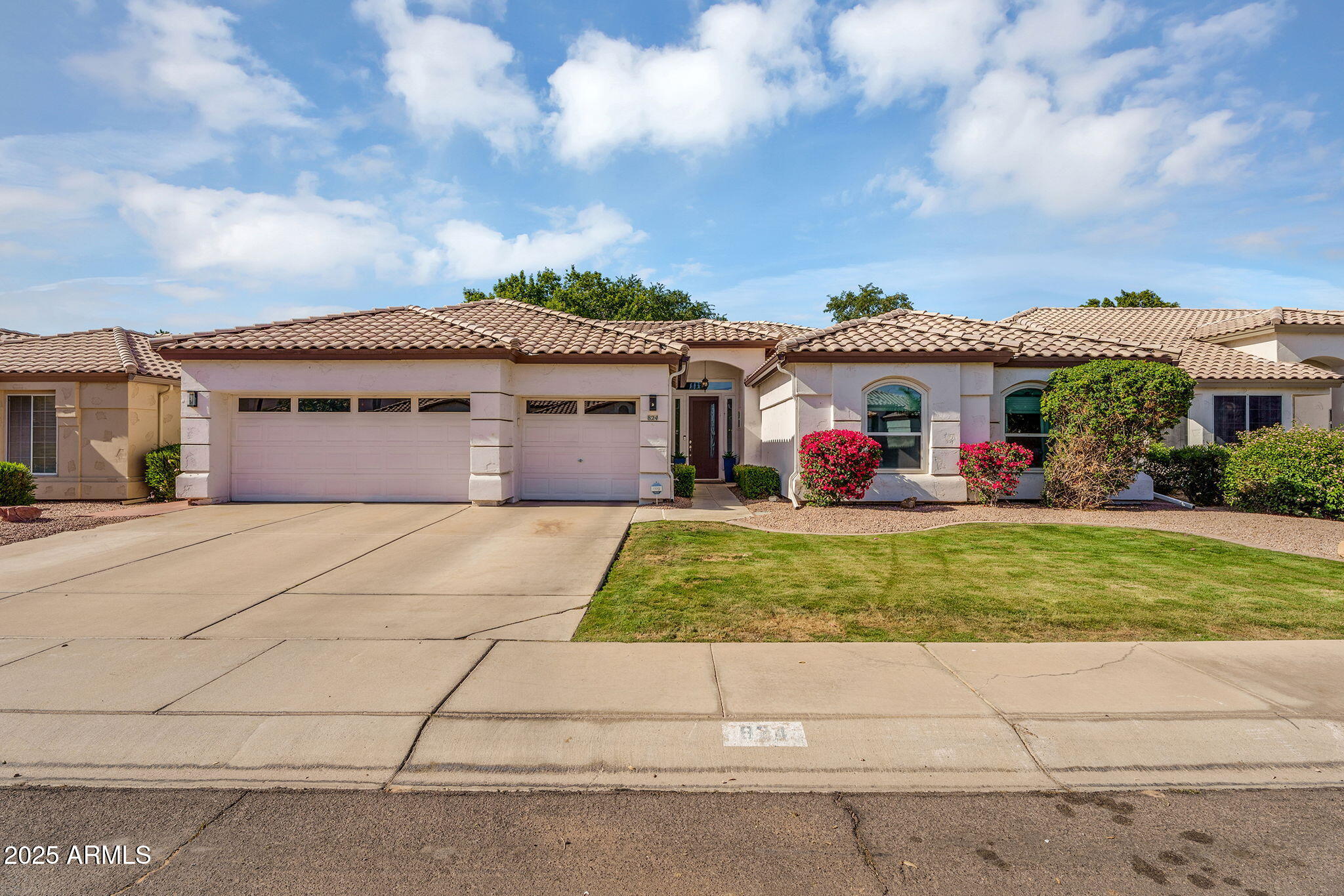 824 W MESQUITE Street
