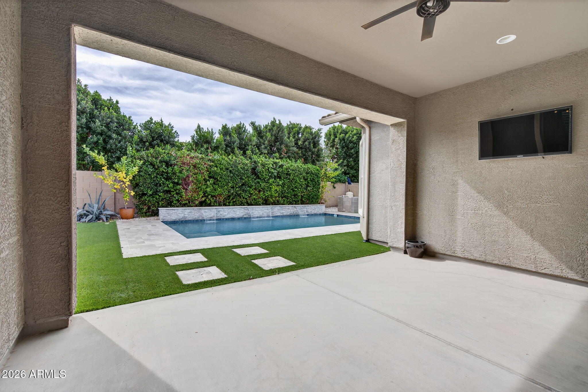 1111 E HOLLAND PARK Drive