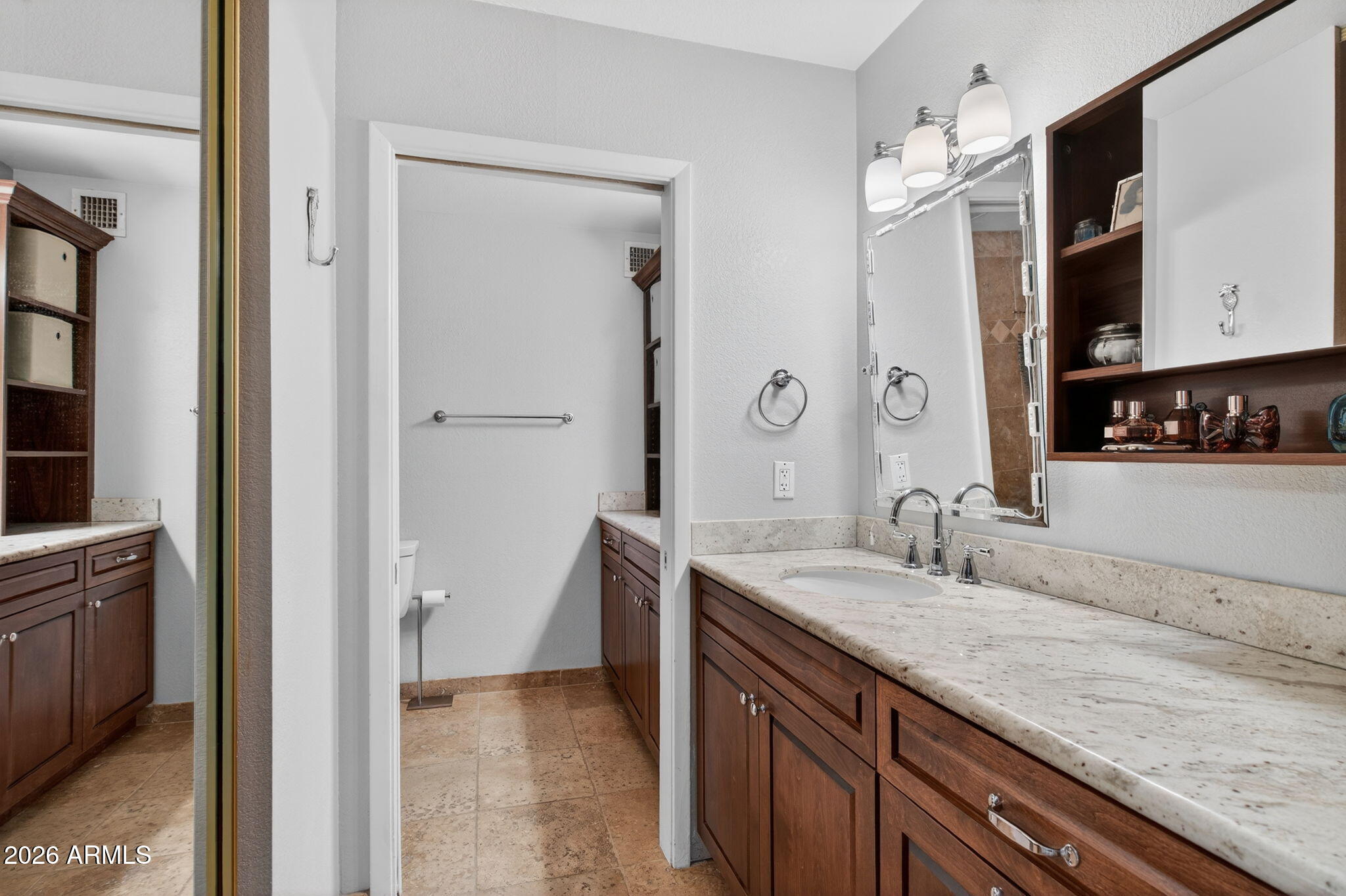 7817 N VIA DEL MUNDO