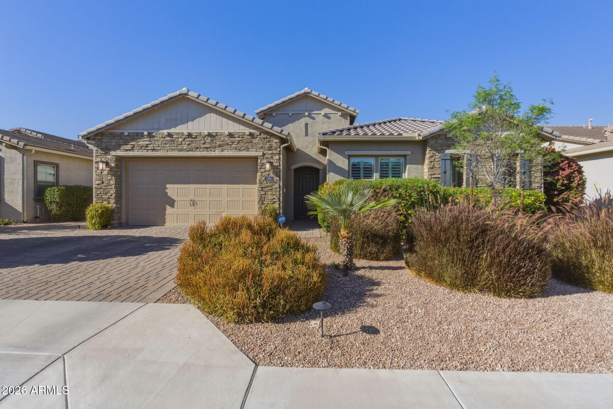 1104 E KNIGHTSBRIDGE Way