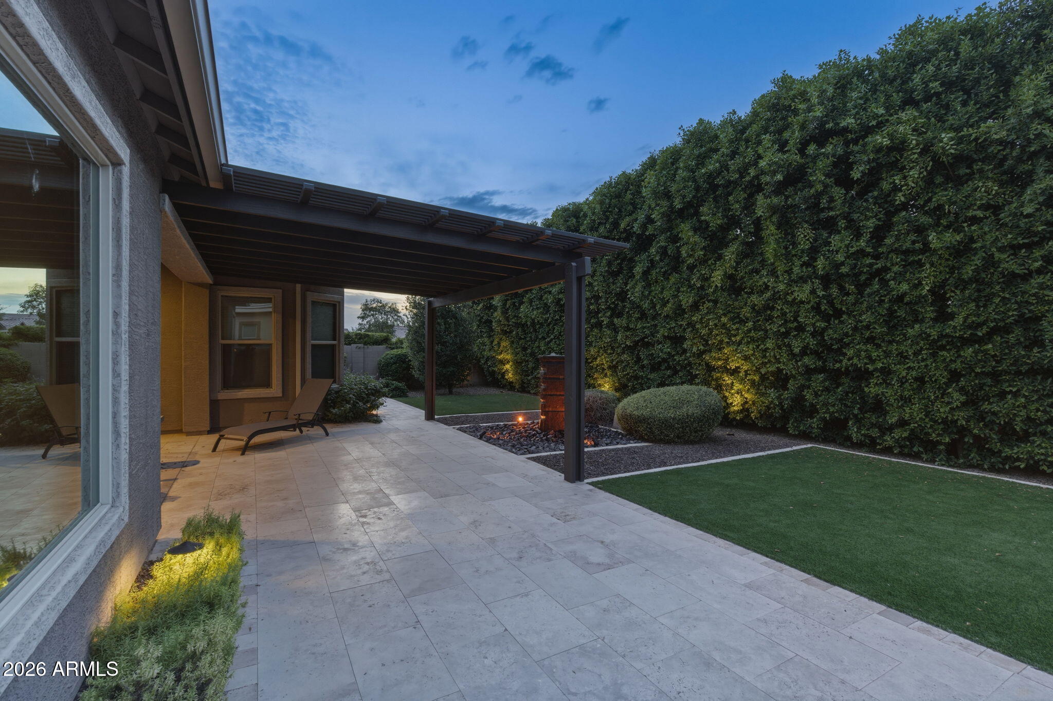 1104 E KNIGHTSBRIDGE Way