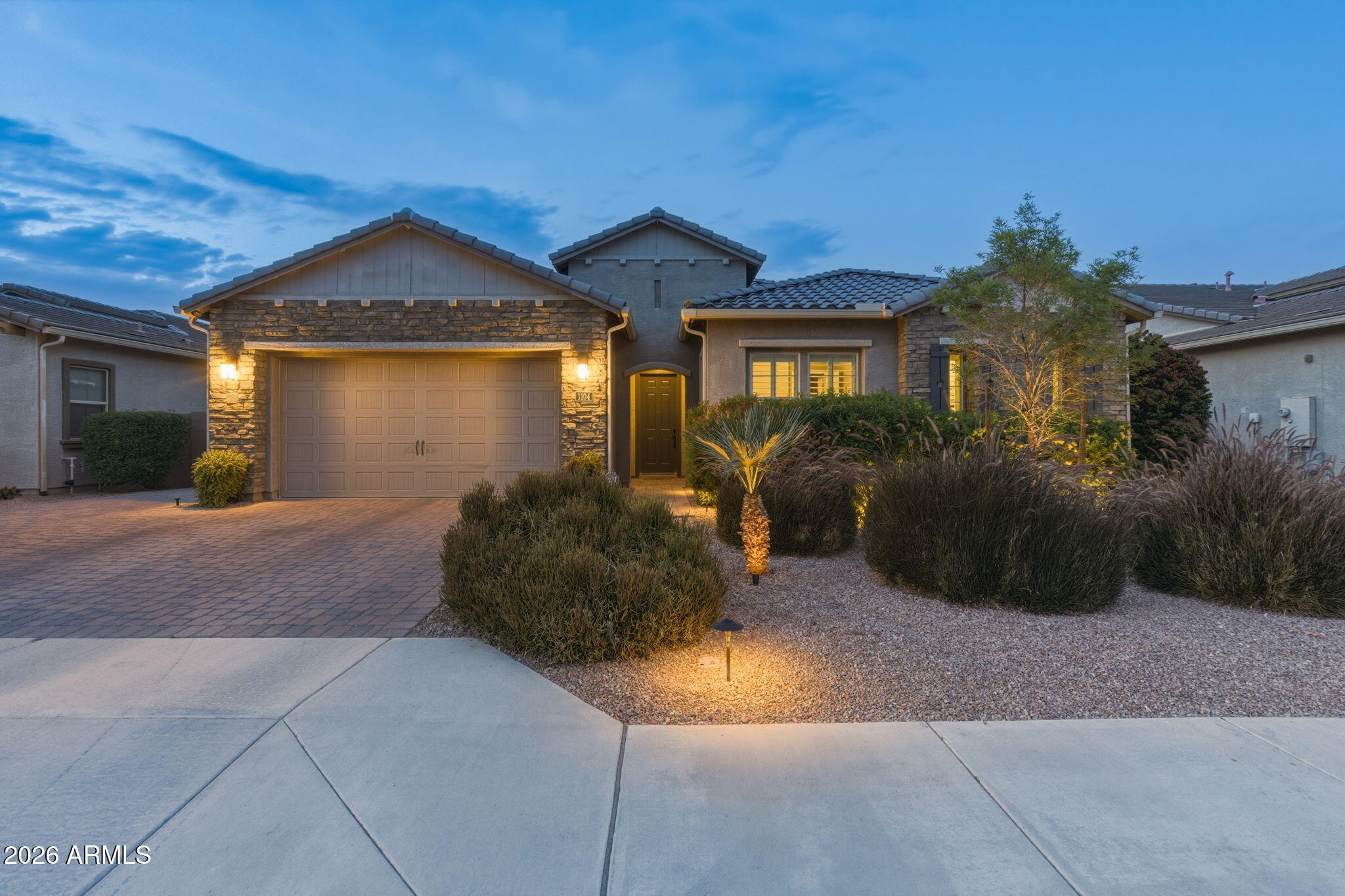 1104 E KNIGHTSBRIDGE Way
