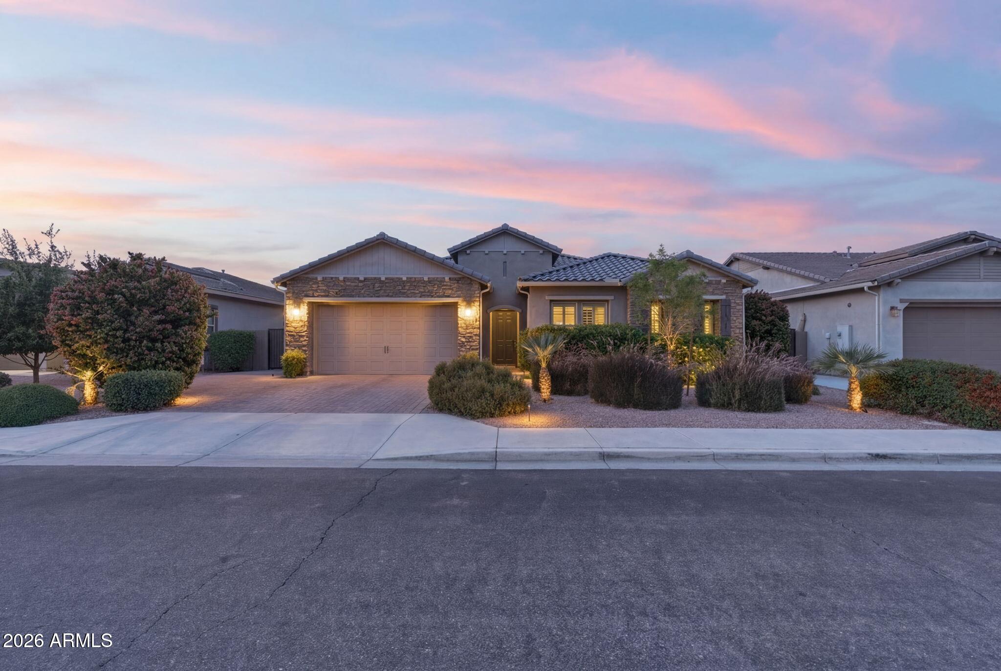 1104 E KNIGHTSBRIDGE Way