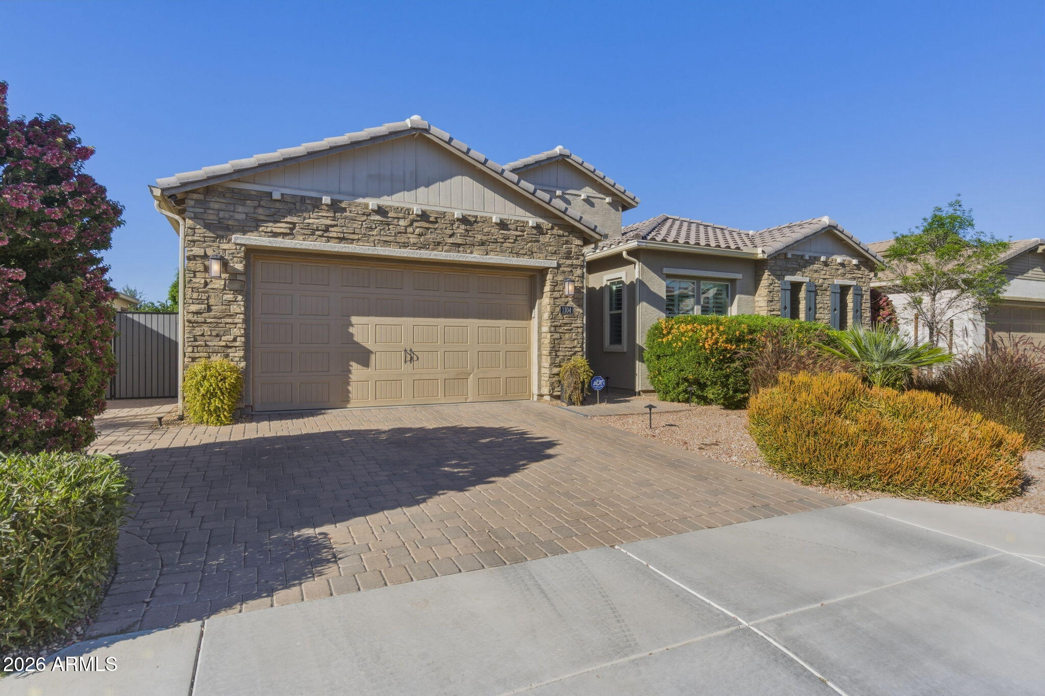 1104 E KNIGHTSBRIDGE Way