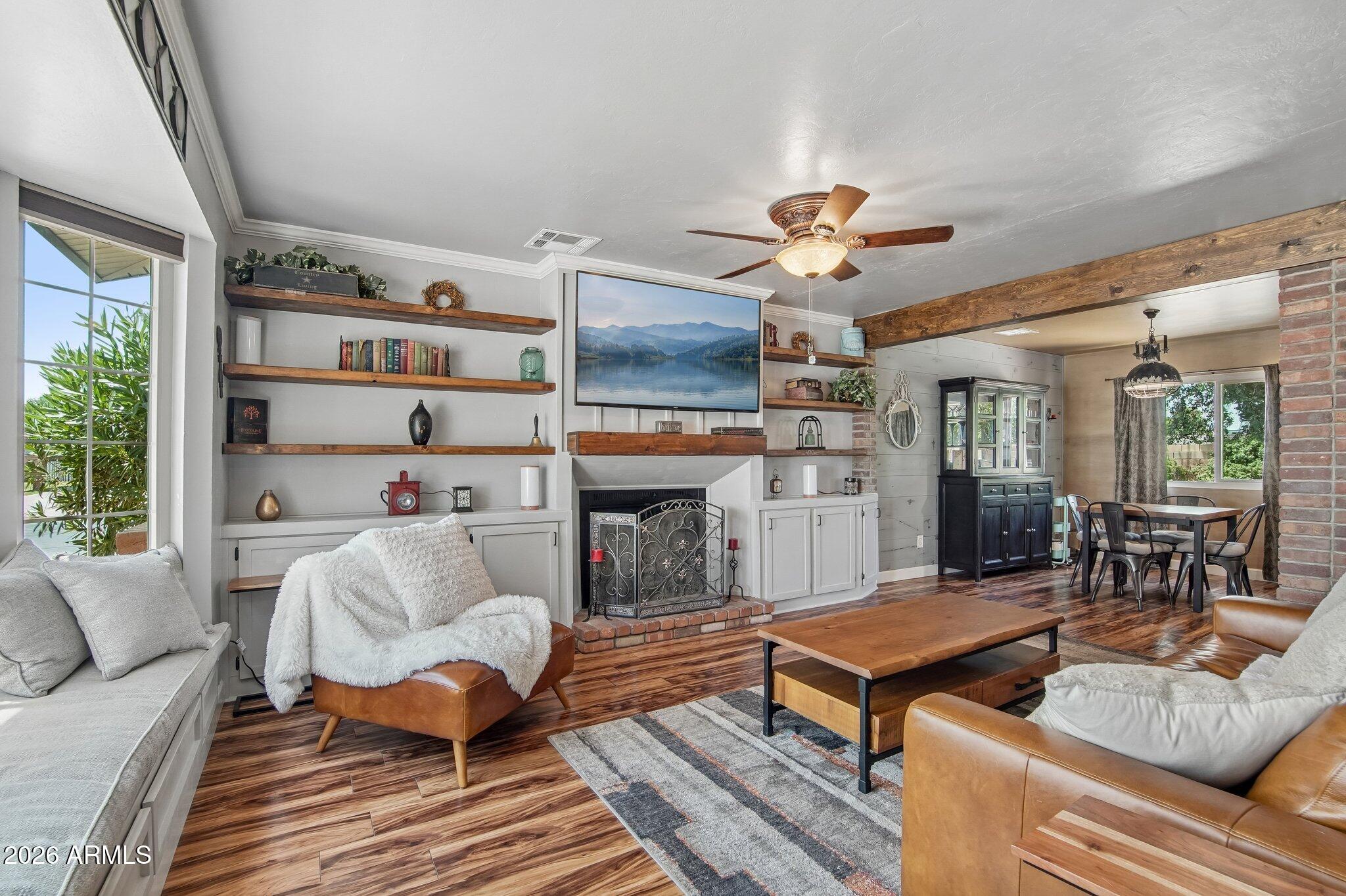 222 E SILVER CREEK Road