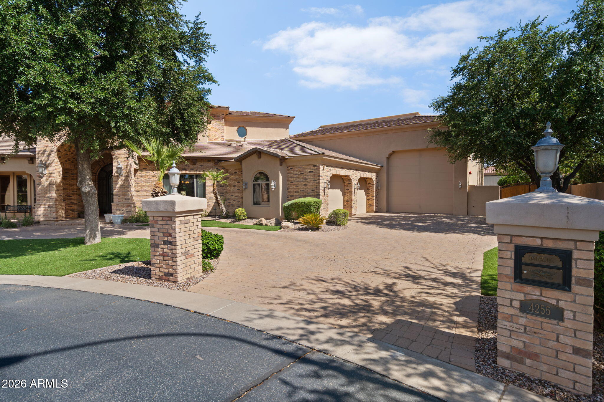 4255 W LINDBERGH Way