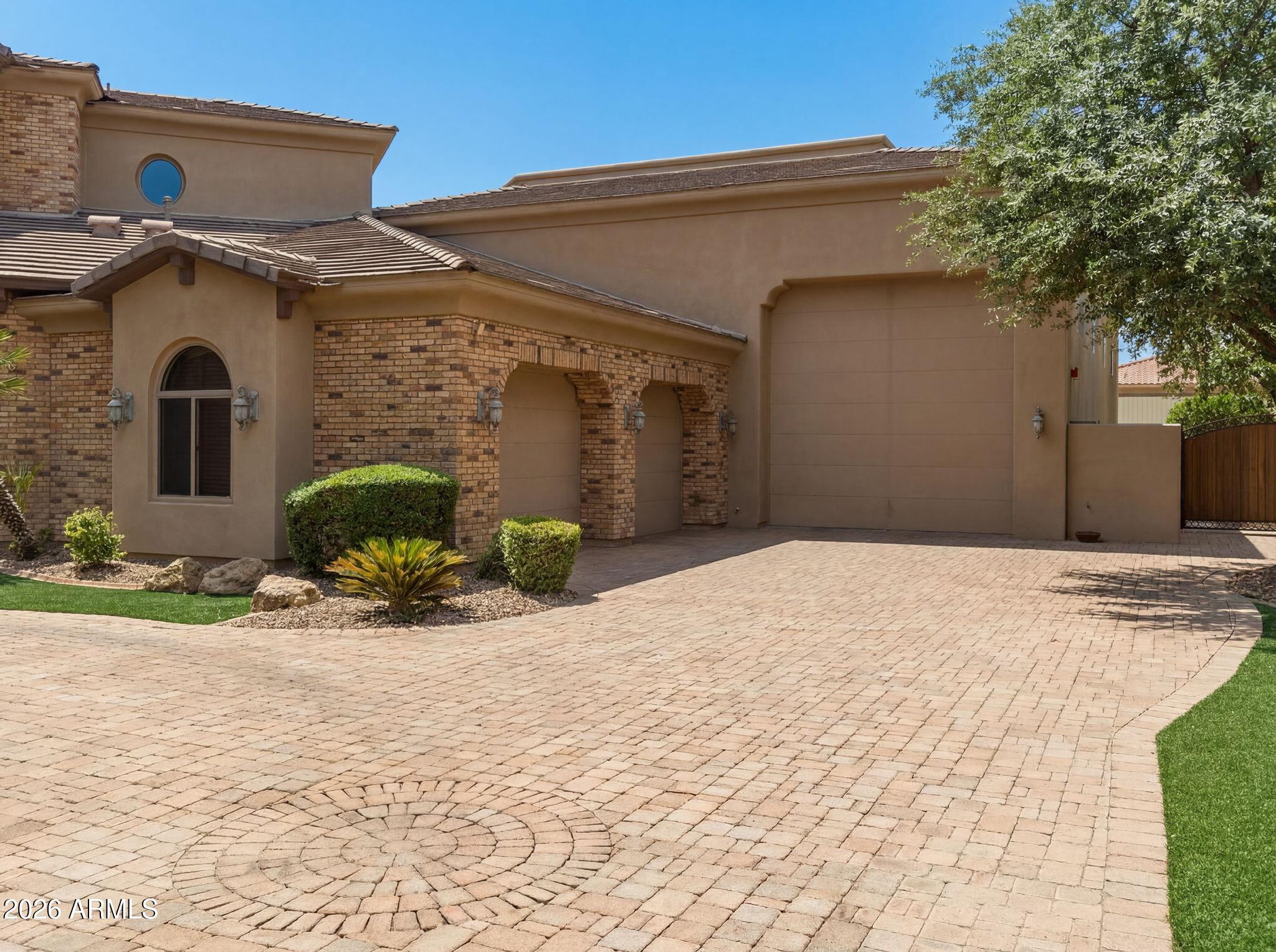 4255 W LINDBERGH Way