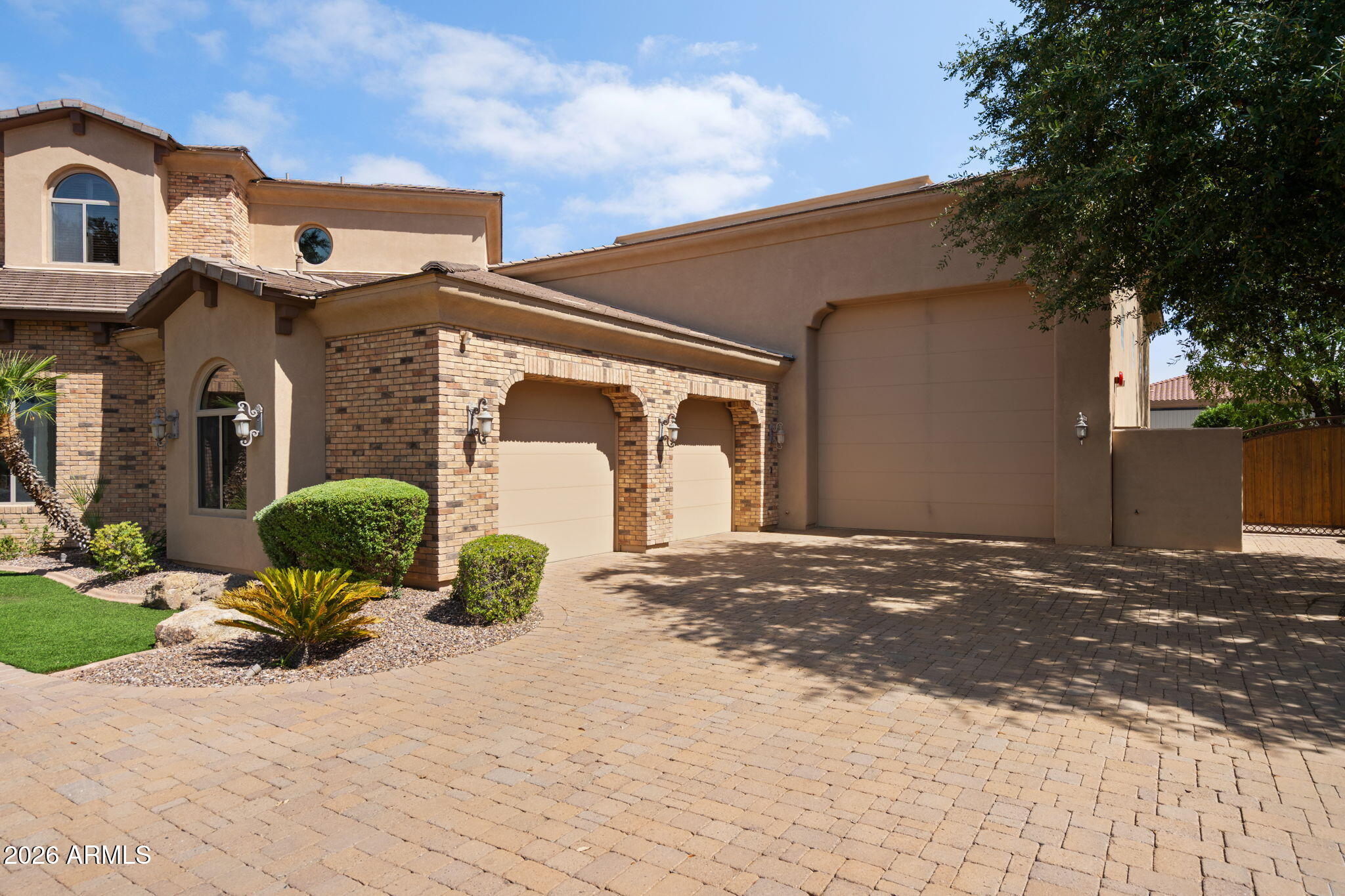 4255 W LINDBERGH Way