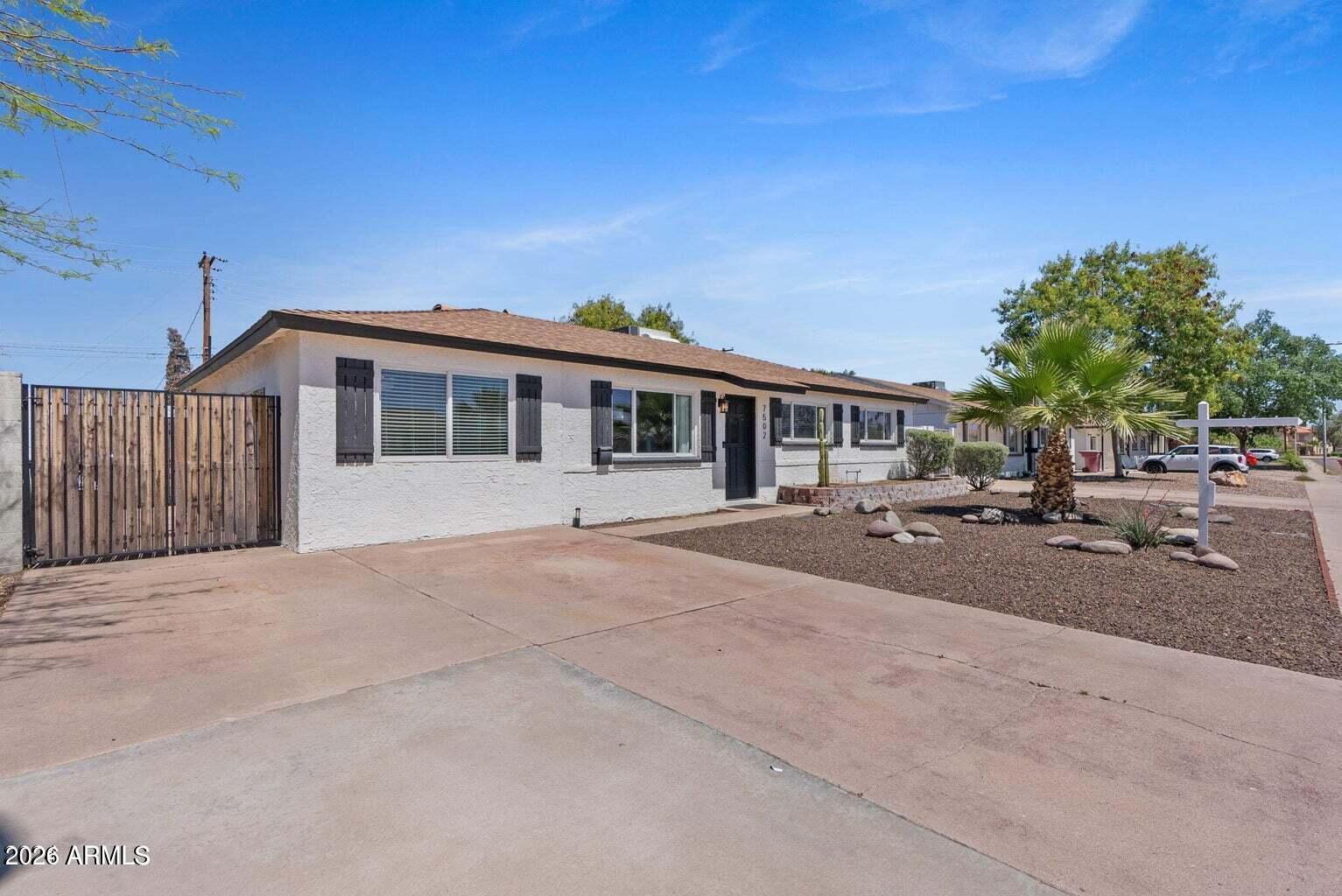 7502 E PIERCE Street