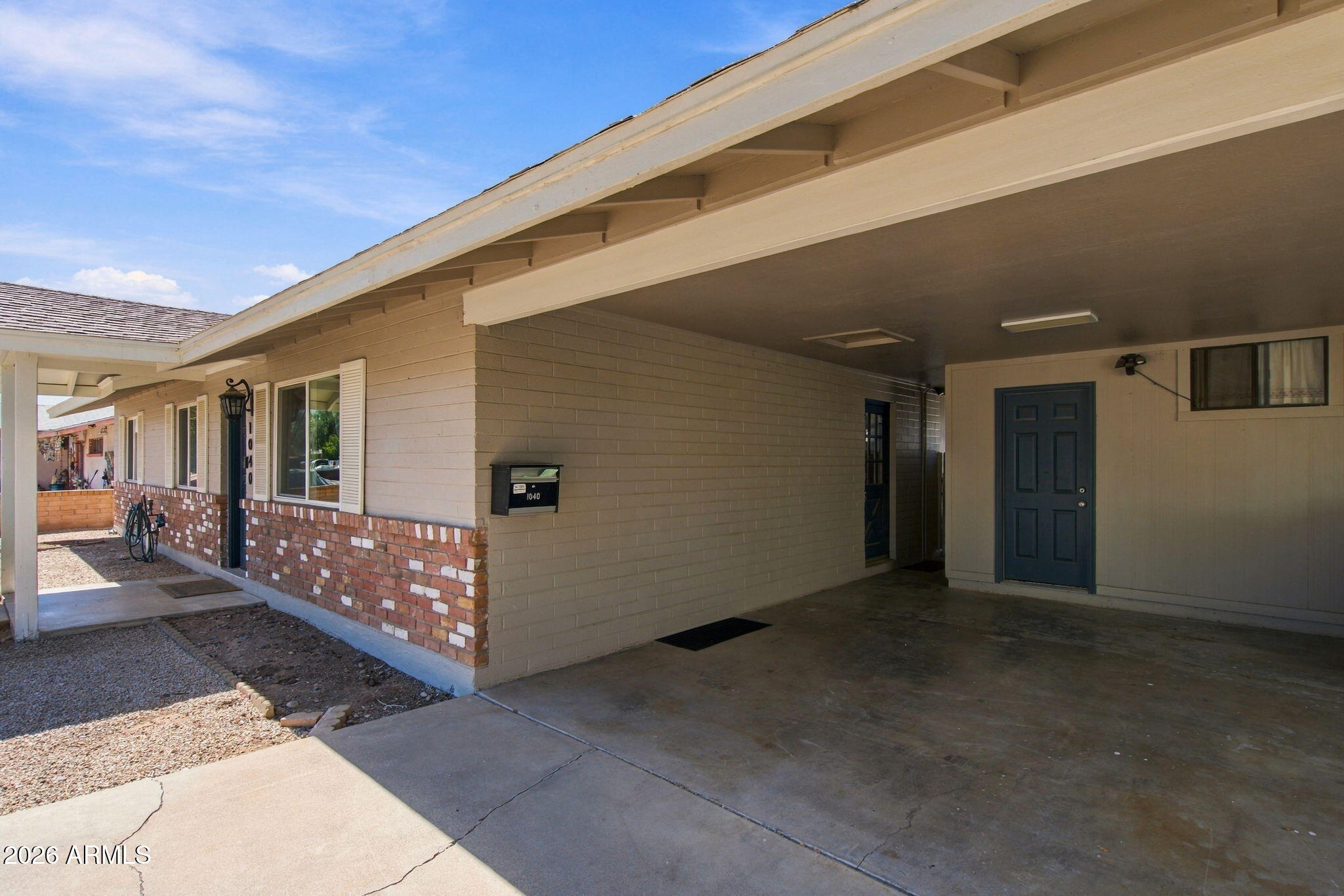 1040 S GRAND