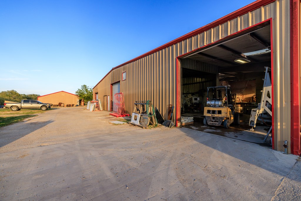 10034, 10046 E US Hwy 290