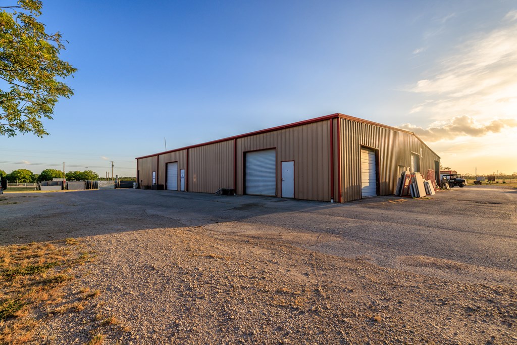 10034, 10046 E US Hwy 290