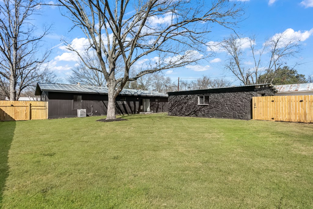 809 N Edison St