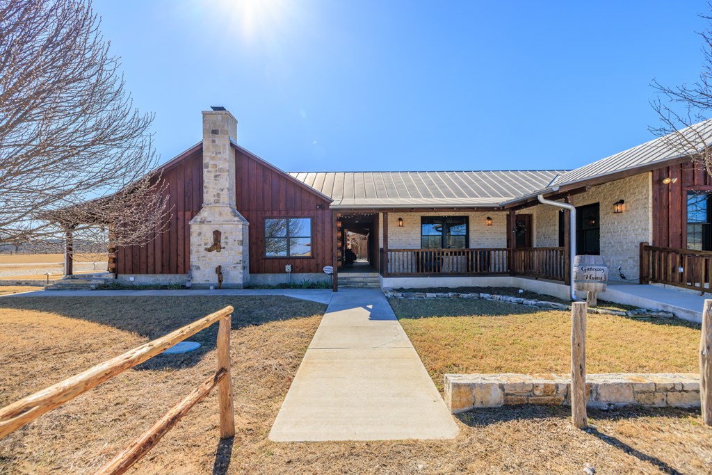 394 Ranch Rd 1376