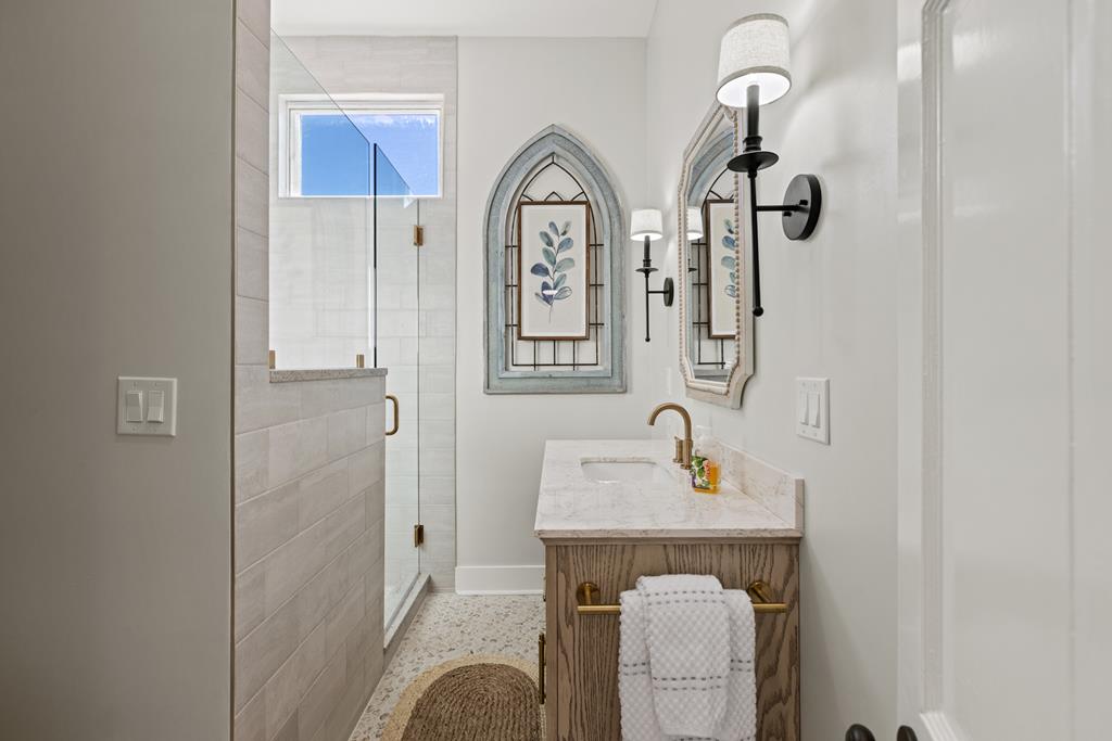 119 W San Antonio St