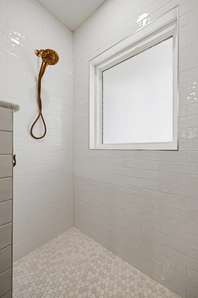 119 W San Antonio St