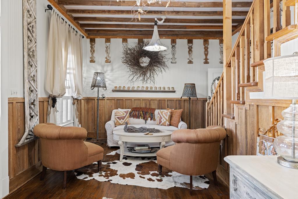 119 W San Antonio St