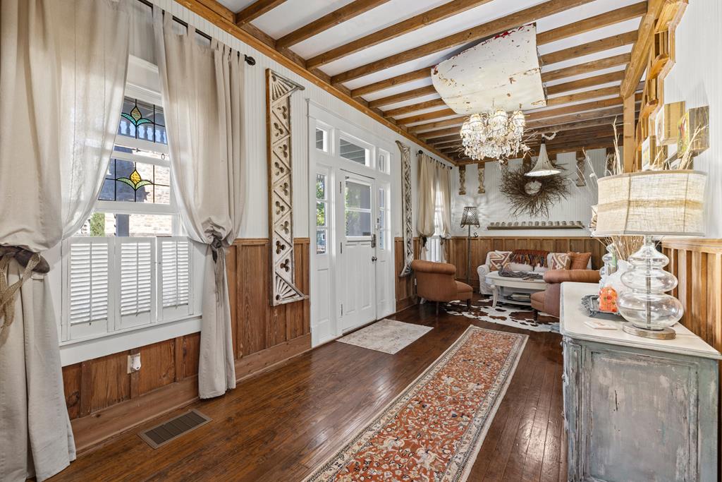 119 W San Antonio St