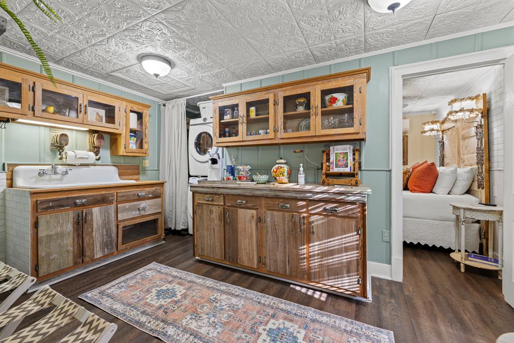 119 W San Antonio St