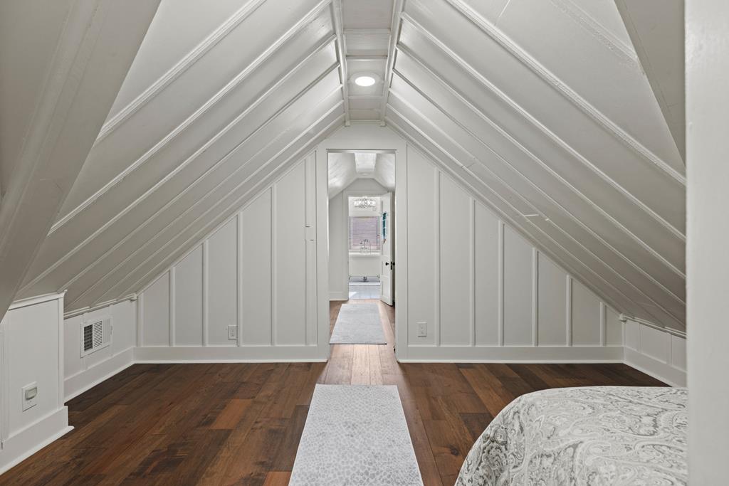 119 W San Antonio St