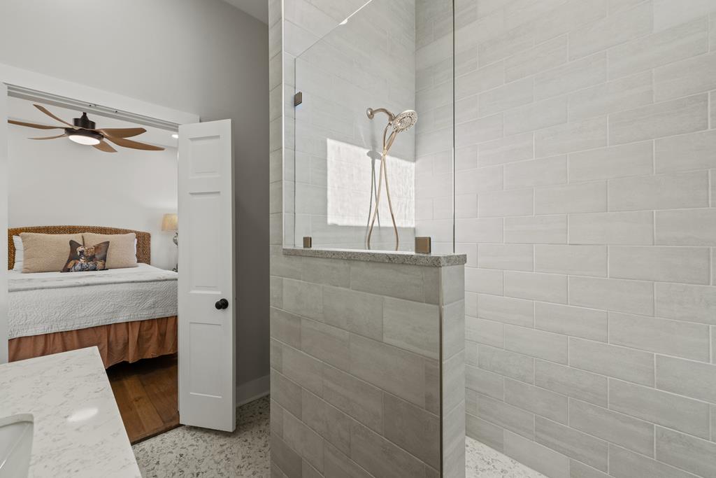 119 W San Antonio St