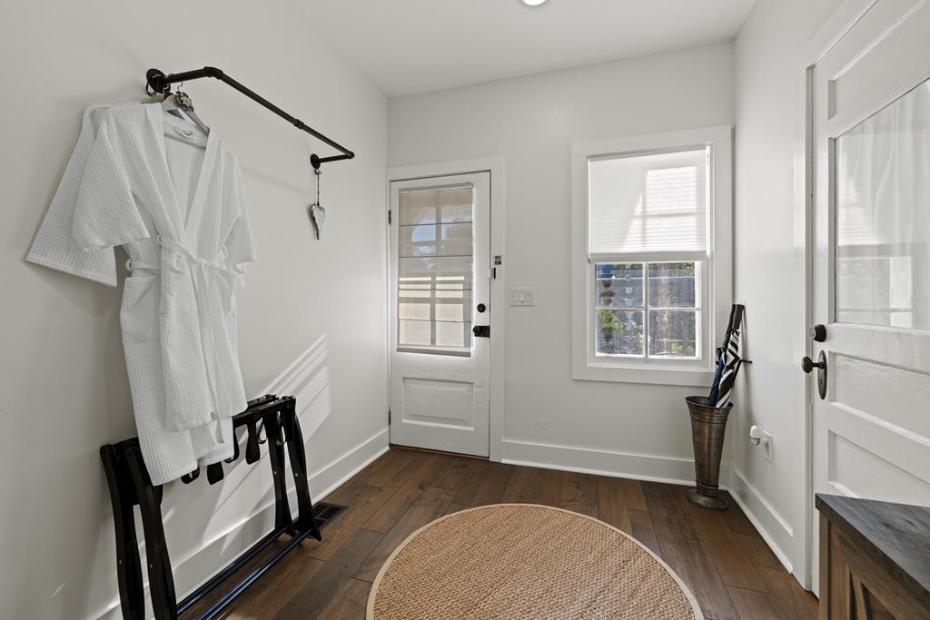 119 W San Antonio St