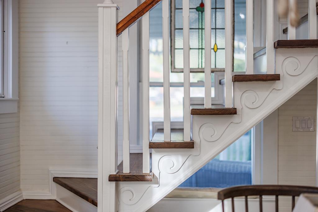 119 W San Antonio St