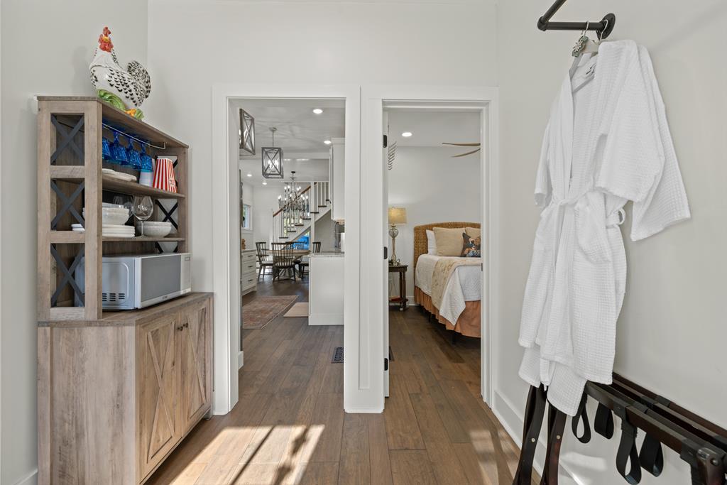 119 W San Antonio St