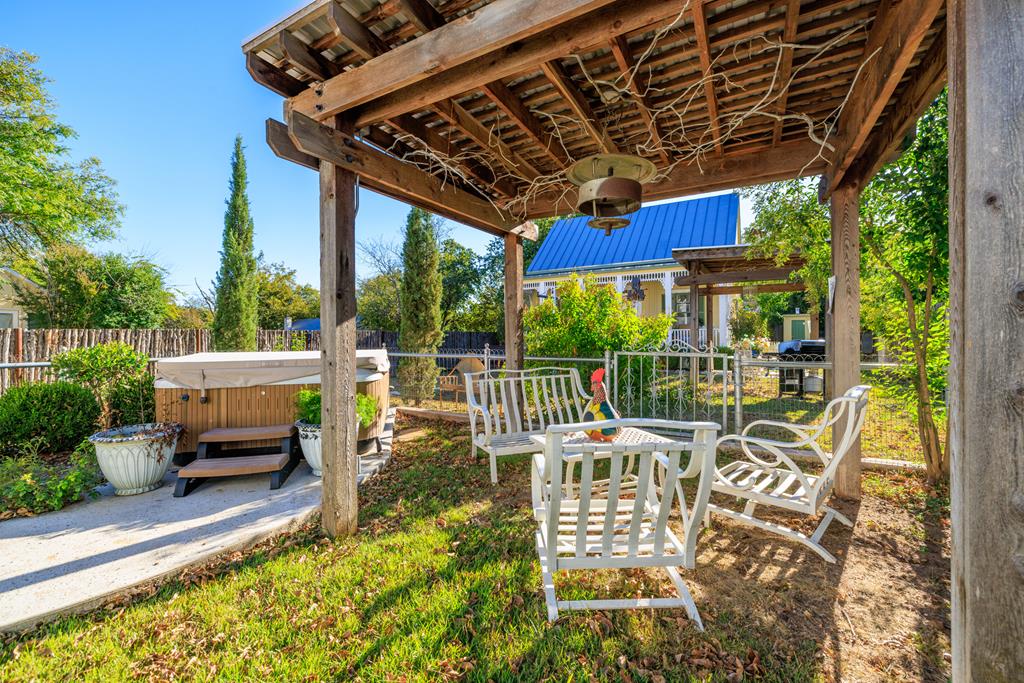 119 W San Antonio St