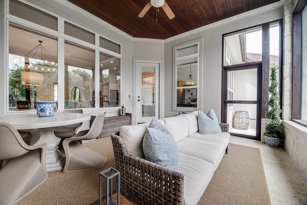 2143 Stone Oak